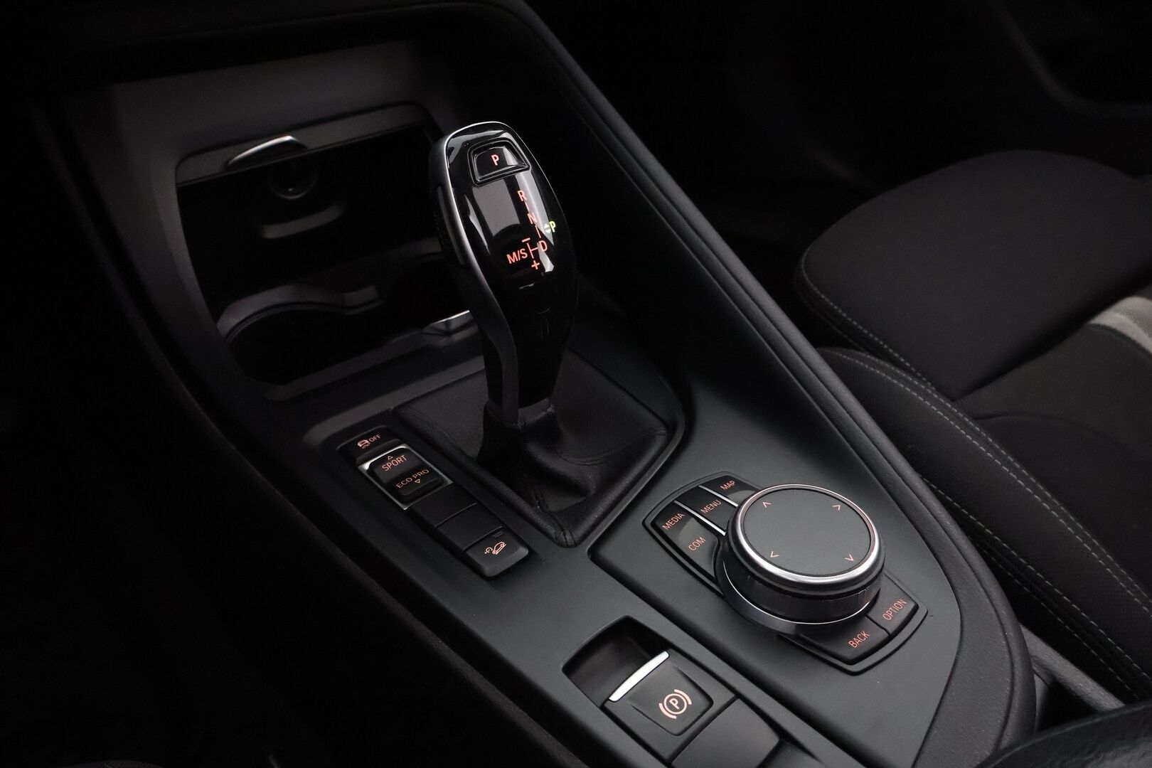BMW X1 2018 F48 xDrive18d A Business Pro - Suomiauto / HUD / HiFi / Panoraama / Vetokoukku / Digimittaristo / KeylessGo / LED / Huippuvarusteet!