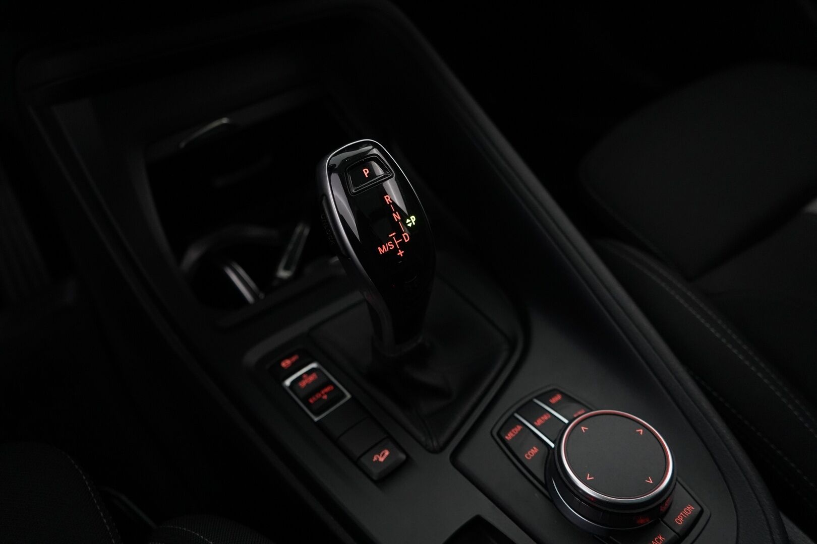 BMW X1 2019 F48 xDrive 18d A Business Pro* HUD / Panorama / Vetokoukku / Keyless / Hifi * - Suomiauto / Huippuvarusteet - HULLUT JOULUT KORKOTARJOUS 2,49% 