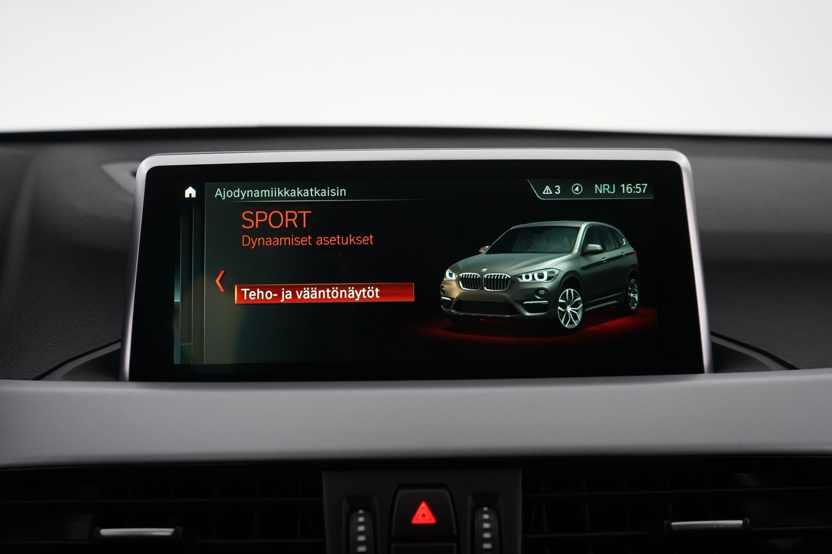 BMW X1 2019 F48 xDrive 18d A Business Pro* HUD / Panorama / Vetokoukku / Keyless / Hifi * - Suomiauto / Huippuvarusteet - HULLUT JOULUT KORKOTARJOUS 2,49% 