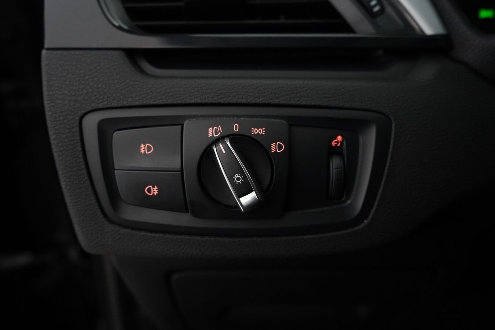 BMW X1 2019 F48 xDrive 18d A Business Pro* HUD / Panorama / Vetokoukku / Keyless / Hifi * - Suomiauto / Huippuvarusteet - HULLUT JOULUT KORKOTARJOUS 2,49% 