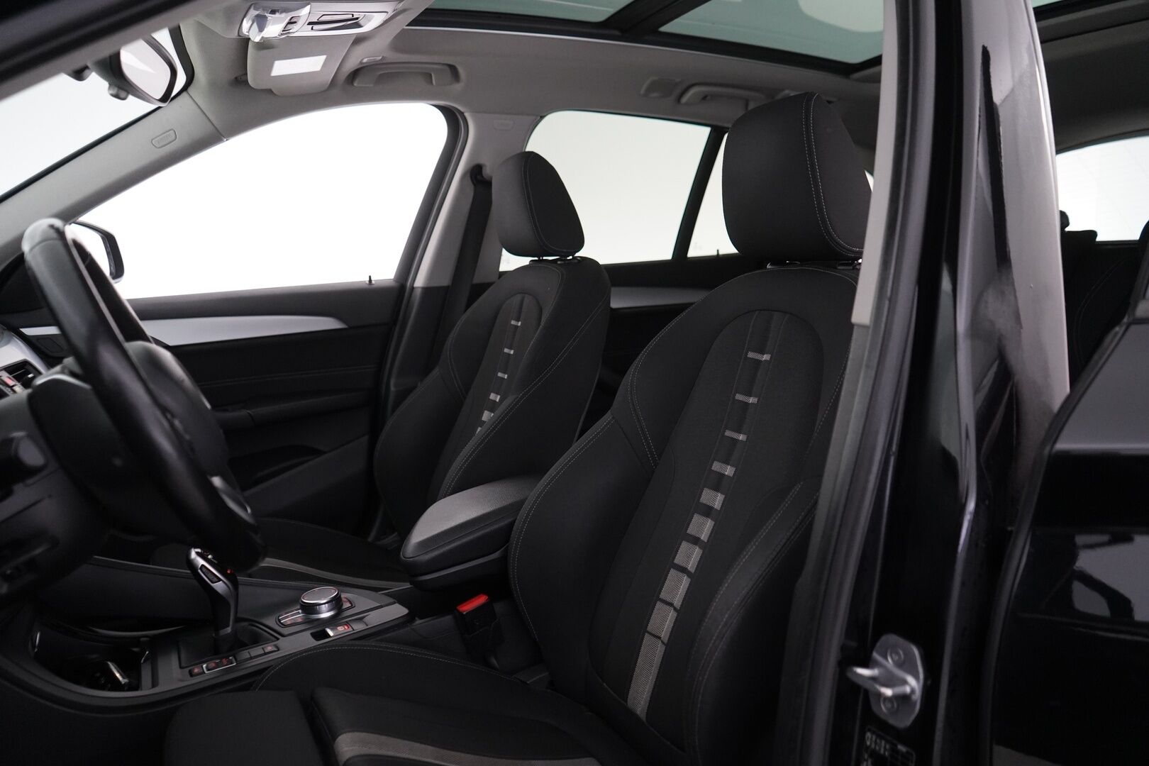 BMW X1 2019 F48 xDrive 18d A Business Pro* HUD / Panorama / Vetokoukku / Keyless / Hifi * - Suomiauto / Huippuvarusteet - HULLUT JOULUT KORKOTARJOUS 2,49% 