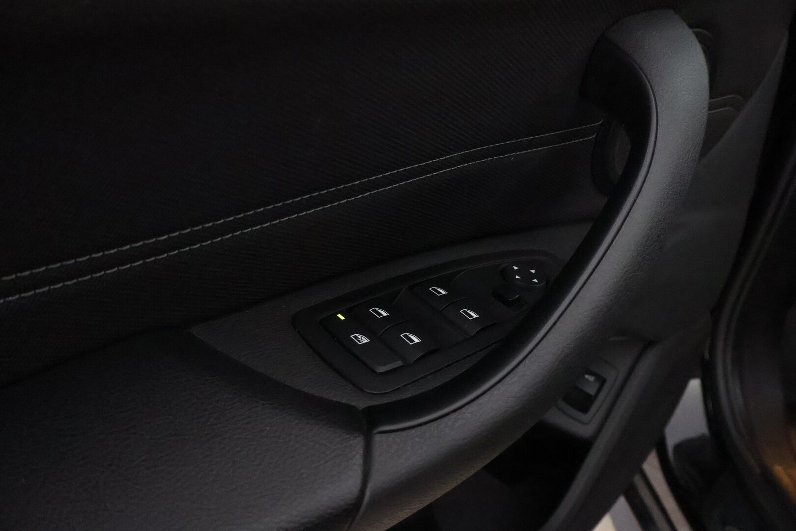 BMW X1 2018 F48 xDrive18d A Business Pro - Suomiauto / HUD / HiFi / Panoraama / Vetokoukku / Digimittaristo / KeylessGo / LED / Huippuvarusteet!