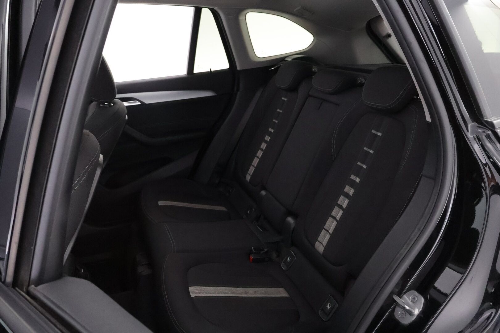 BMW X1 2018 F48 xDrive18d A Business Pro - Suomiauto / HUD / HiFi / Panoraama / Vetokoukku / Digimittaristo / KeylessGo / LED / Huippuvarusteet!