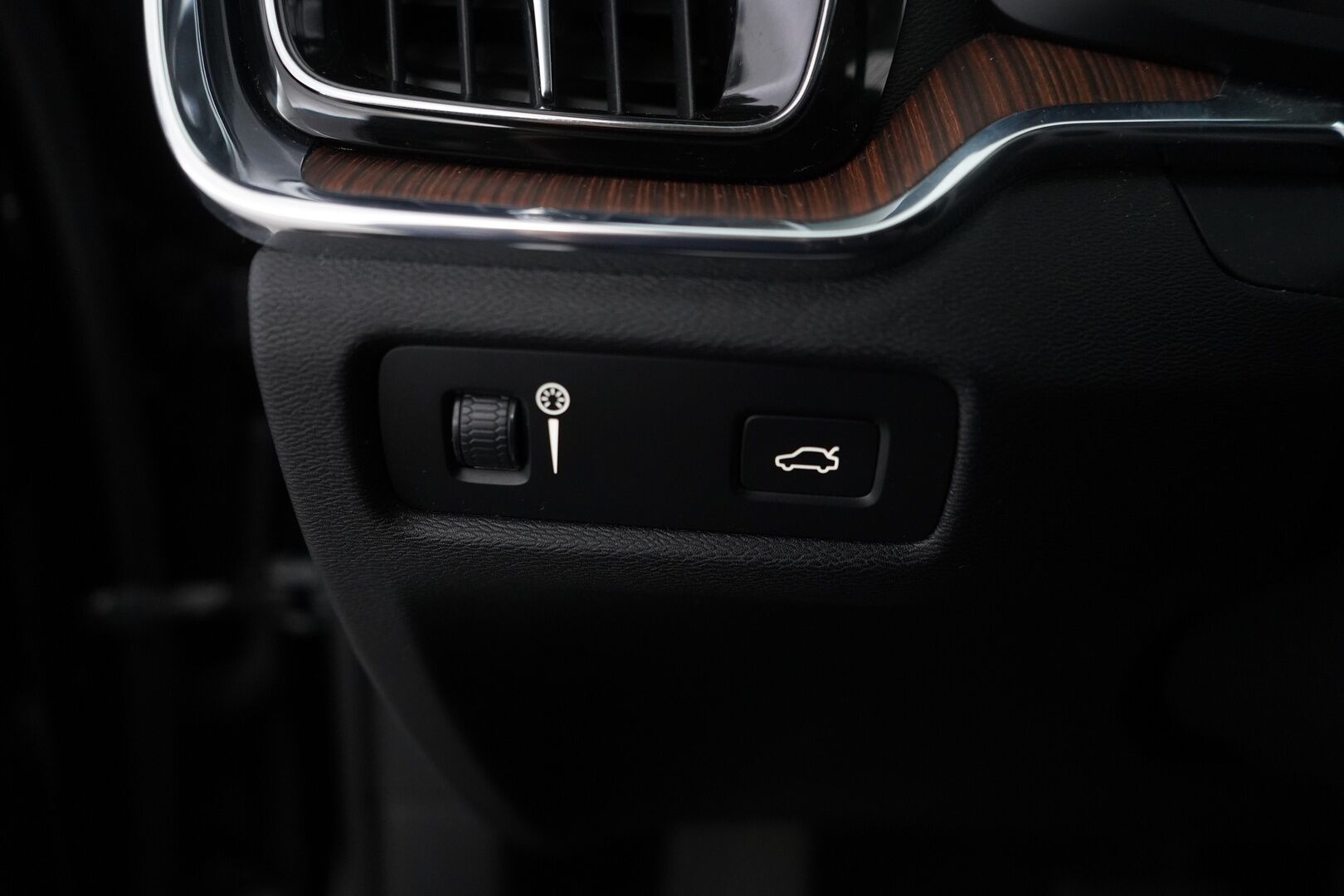 Volvo V60 2019 D4 Business Inscription aut *ACC / Weba / Koukku / Muistipenkki / Nahkasisusta / KeylessGo* - Suomi-auto / Kahdet renkaat alumiinivantein / Jakopää 2024