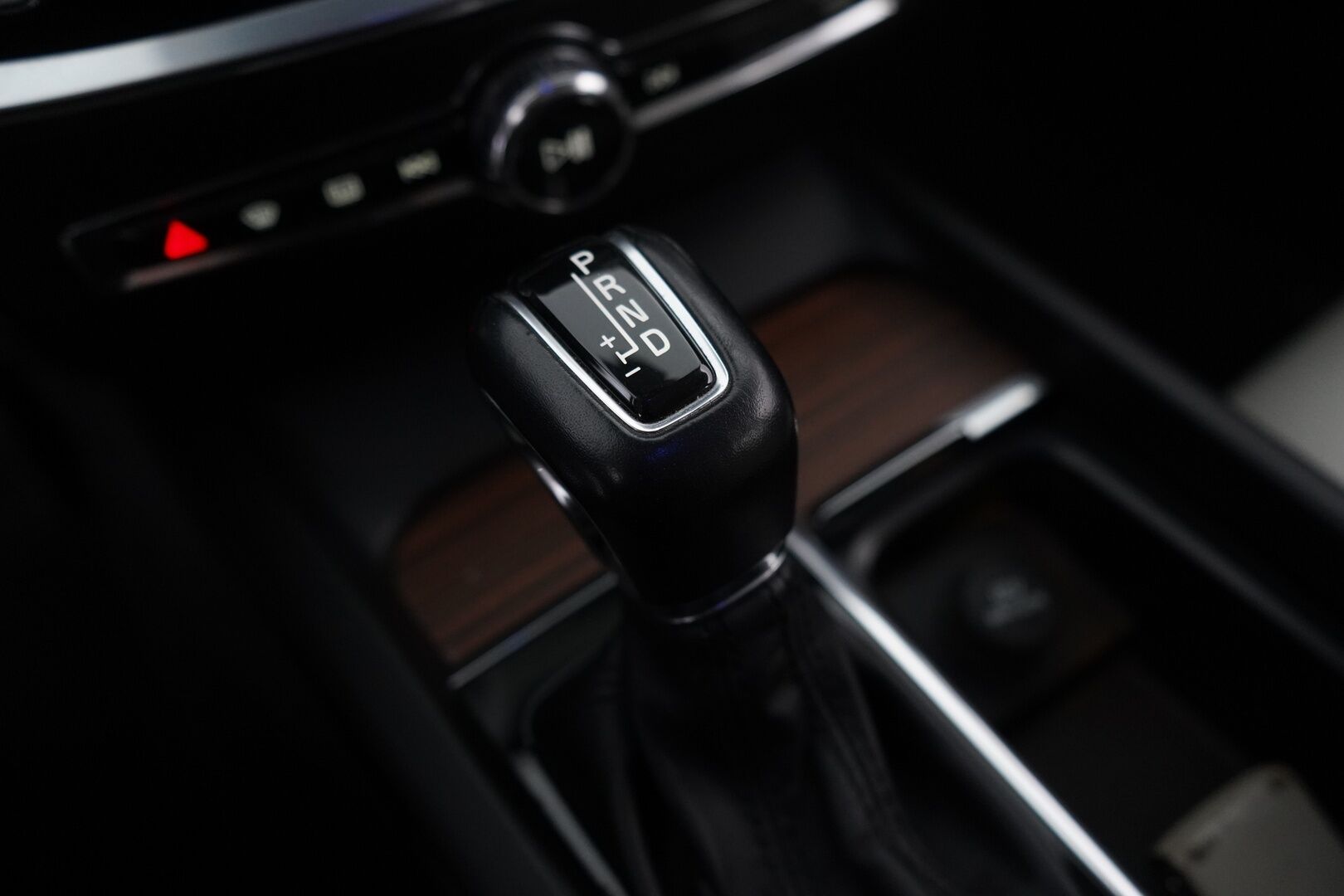 Volvo V60 2019 D4 Business Inscription aut *ACC / Weba / Koukku / Muistipenkki / Nahkasisusta / KeylessGo* - Suomi-auto / Kahdet renkaat alumiinivantein / Jakopää 2024