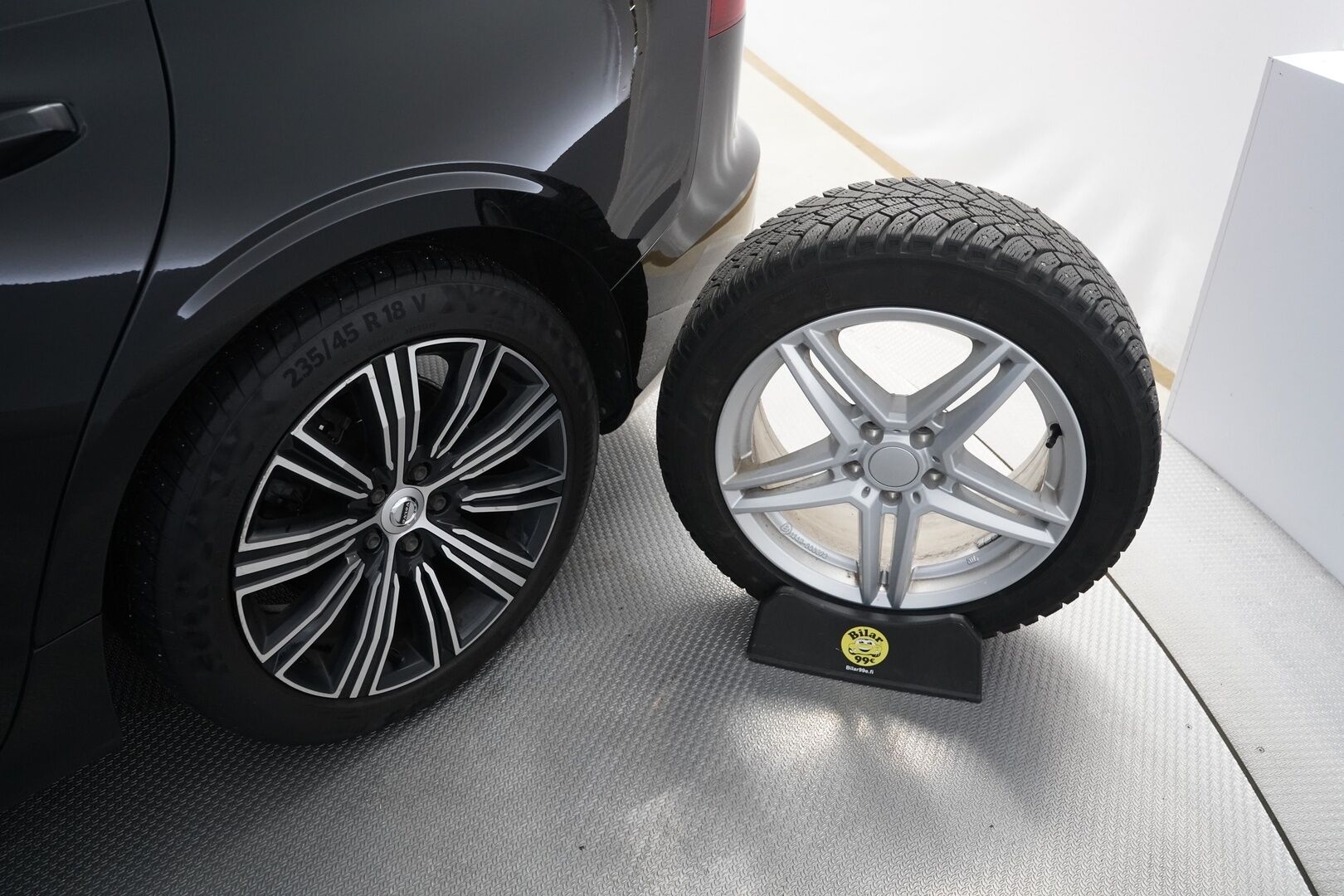 Volvo V60 2019 D4 Business Inscription aut *ACC / Weba / Koukku / Muistipenkki / Nahkasisusta / KeylessGo* - Suomi-auto / Kahdet renkaat alumiinivantein / Jakopää 2024