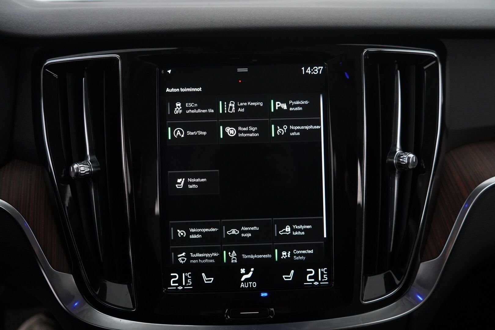 Volvo V60 2019 D4 Business Inscription aut *ACC / Weba / Koukku / Muistipenkki / Nahkasisusta / KeylessGo* - Suomi-auto / Kahdet renkaat alumiinivantein / Jakopää 2024