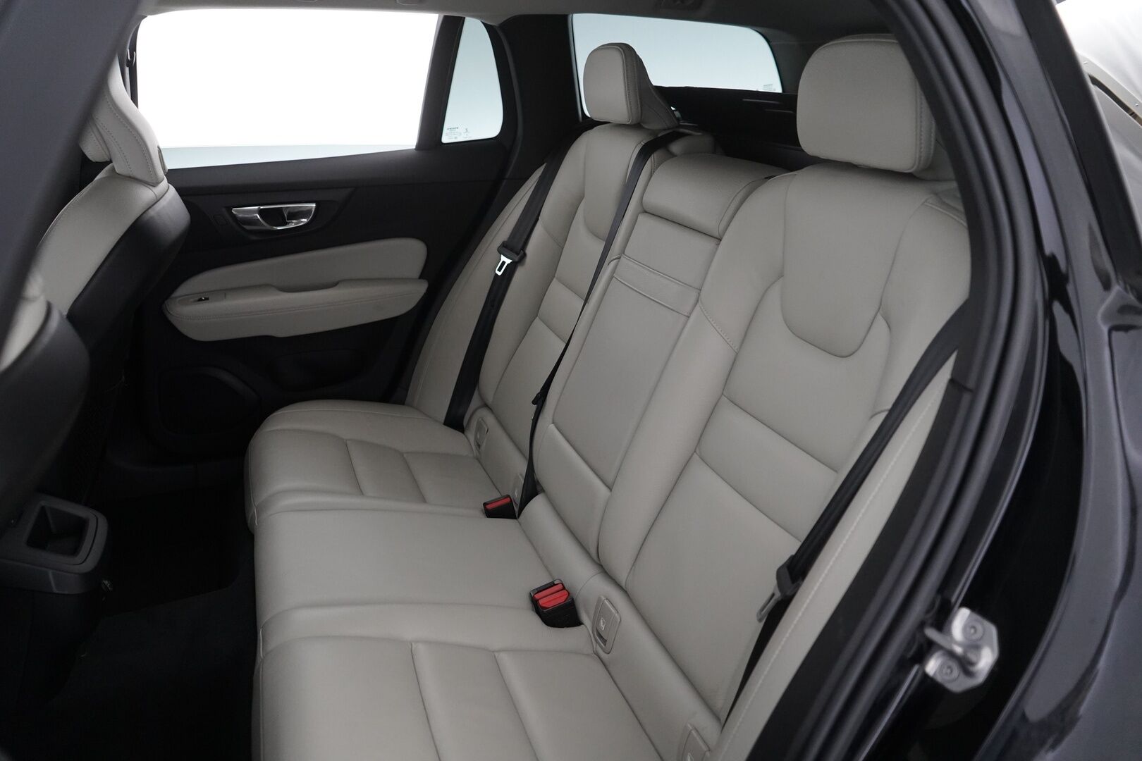 Volvo V60 2019 D4 Business Inscription aut *ACC / Weba / Koukku / Muistipenkki / Nahkasisusta / KeylessGo* - Suomi-auto / Kahdet renkaat alumiinivantein / Jakopää 2024