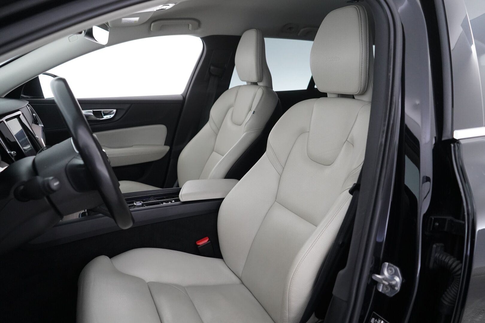 Volvo V60 2019 D4 Business Inscription aut *ACC / Weba / Koukku / Muistipenkki / Nahkasisusta / KeylessGo* - Suomi-auto / Kahdet renkaat alumiinivantein / Jakopää 2024