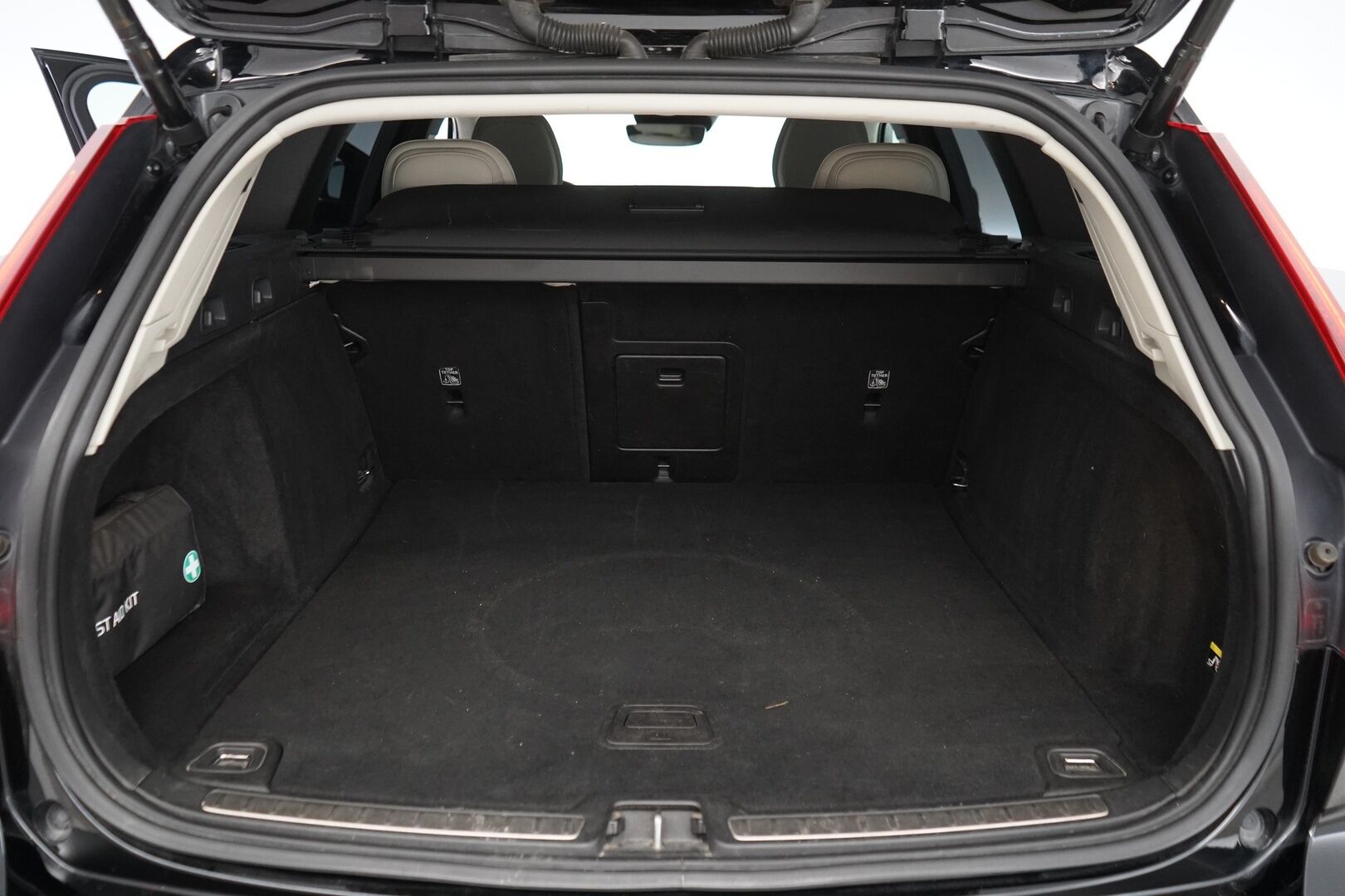 Volvo V60 2019 D4 Business Inscription aut *ACC / Weba / Koukku / Muistipenkki / Nahkasisusta / KeylessGo* - Suomi-auto / Kahdet renkaat alumiinivantein / Jakopää 2024