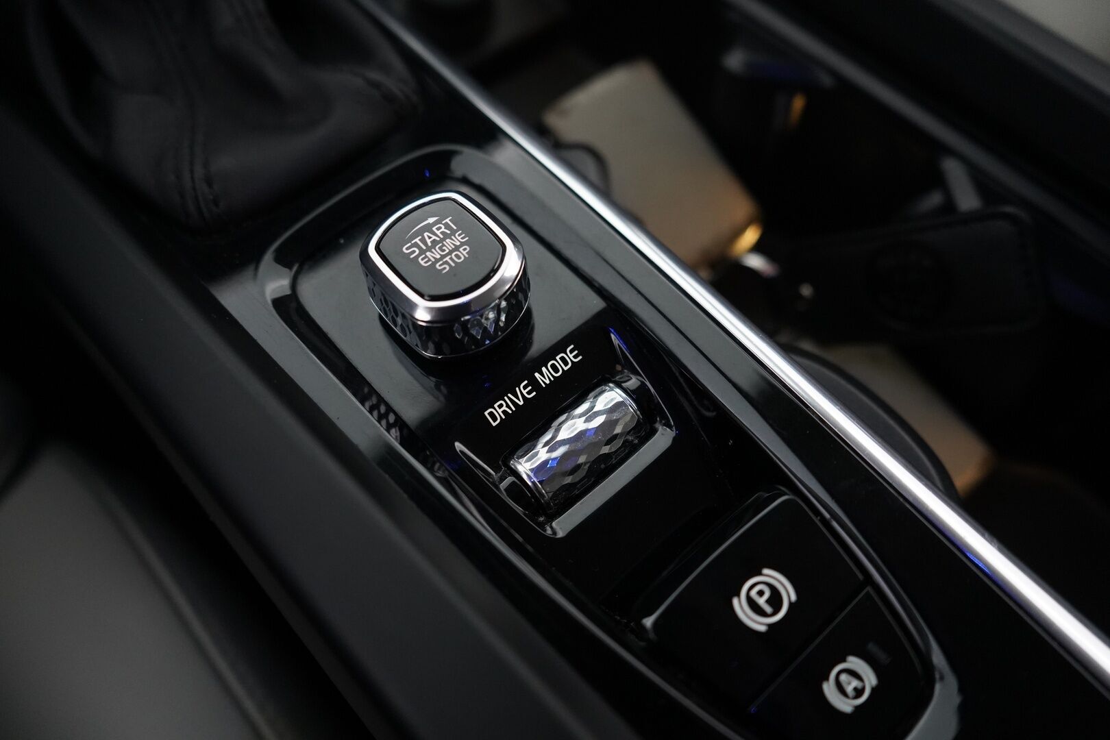 Volvo V60 2019 D4 Business Inscription aut *ACC / Weba / Koukku / Muistipenkki / Nahkasisusta / KeylessGo* - Suomi-auto / Kahdet renkaat alumiinivantein / Jakopää 2024