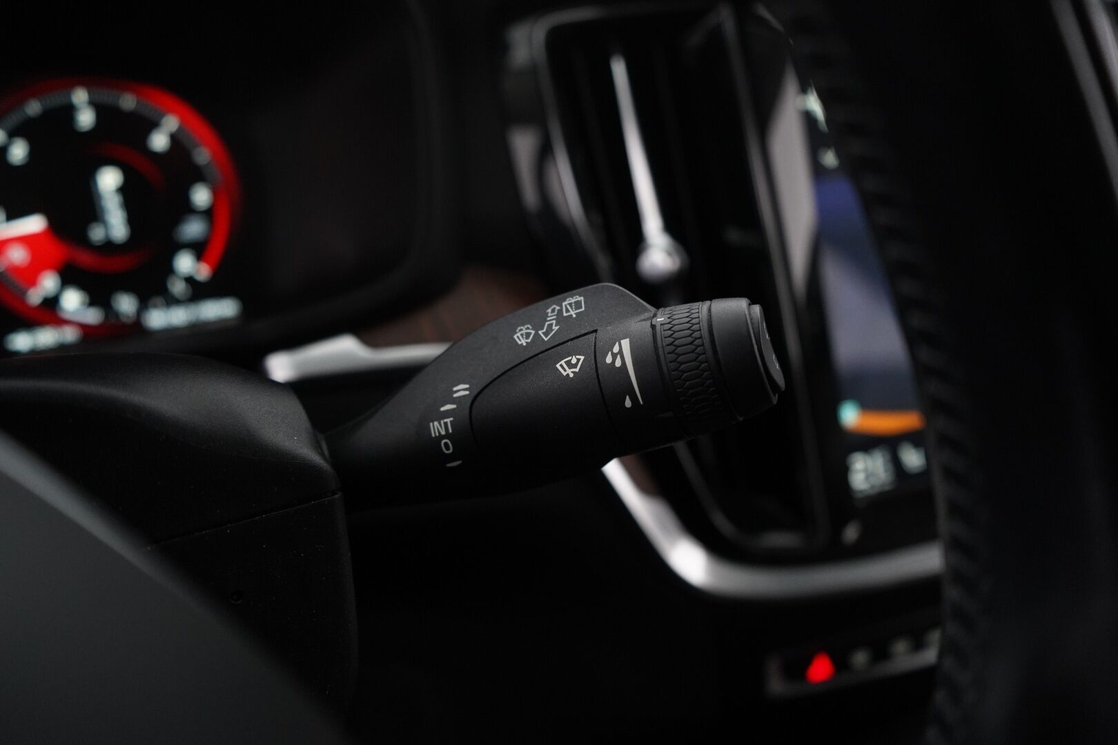 Volvo V60 2019 D4 Business Inscription aut *ACC / Weba / Koukku / Muistipenkki / Nahkasisusta / KeylessGo* - Suomi-auto / Kahdet renkaat alumiinivantein / Jakopää 2024