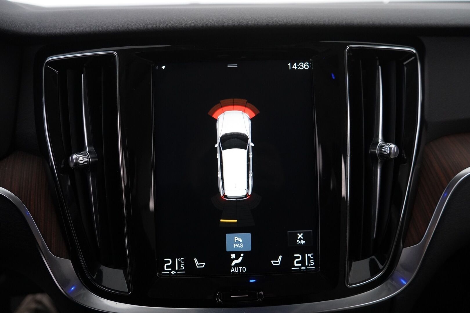 Volvo V60 2019 D4 Business Inscription aut *ACC / Weba / Koukku / Muistipenkki / Nahkasisusta / KeylessGo* - Suomi-auto / Kahdet renkaat alumiinivantein / Jakopää 2024