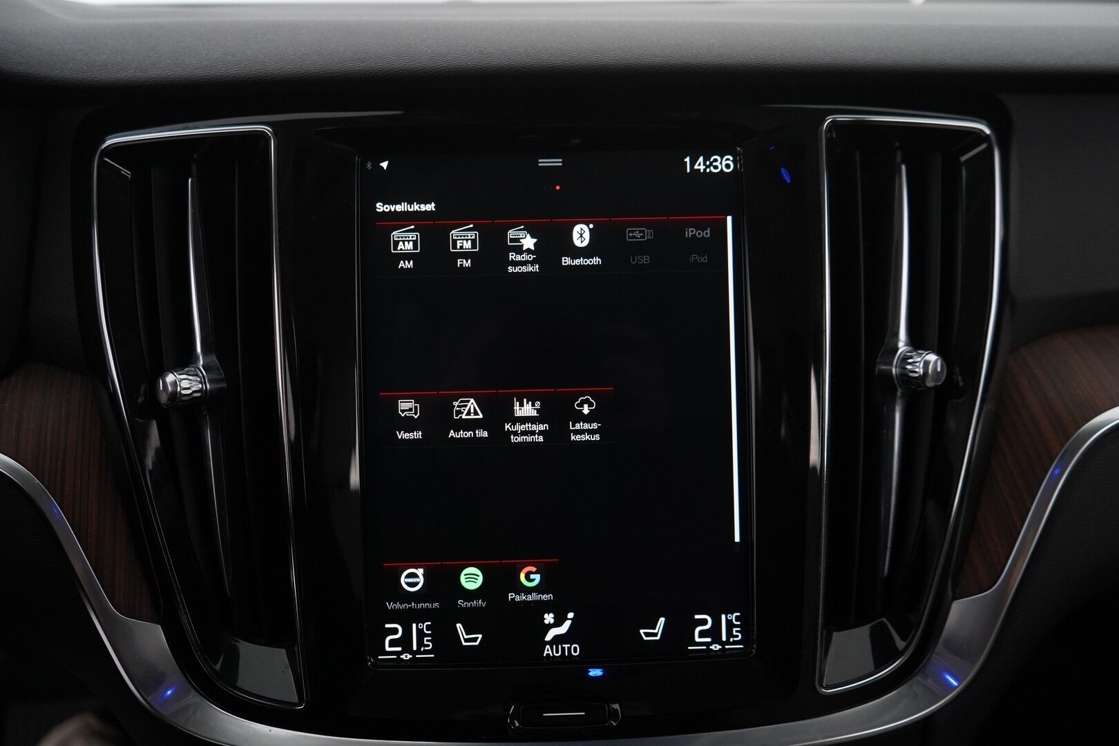 Volvo V60 2019 D4 Business Inscription aut *ACC / Weba / Koukku / Muistipenkki / Nahkasisusta / KeylessGo* - Suomi-auto / Kahdet renkaat alumiinivantein / Jakopää 2024