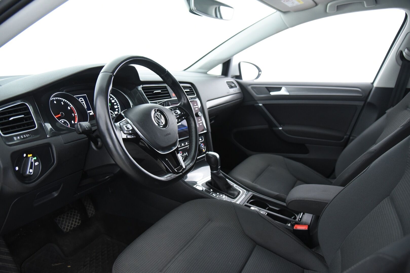Volkswagen Golf 2019 Comfortline 1,0 TSI 85 kW (115 hv) DSG-automaatti / Webasto / Adapt.vakkari / P.kamera / LED / Apple&Android - Suomi-auto / Hihna vaihdettu / 2x alumiinivanteet hyvillä renkailla!