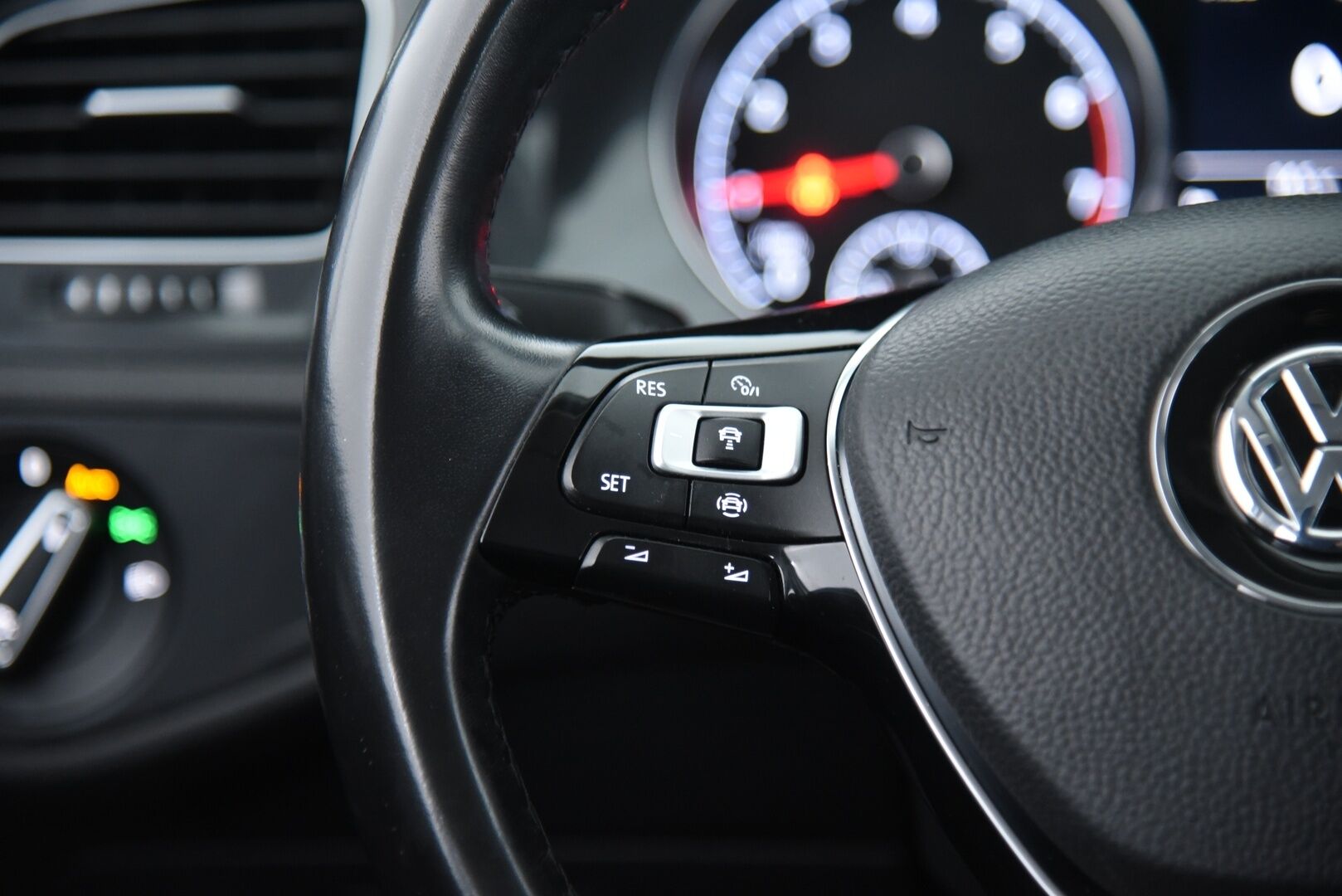 Volkswagen Golf 2019 Comfortline 1,0 TSI 85 kW (115 hv) DSG-automaatti / Webasto / Adapt.vakkari / P.kamera / LED / Apple&Android - Suomi-auto / Hihna vaihdettu / 2x alumiinivanteet hyvillä renkailla!
