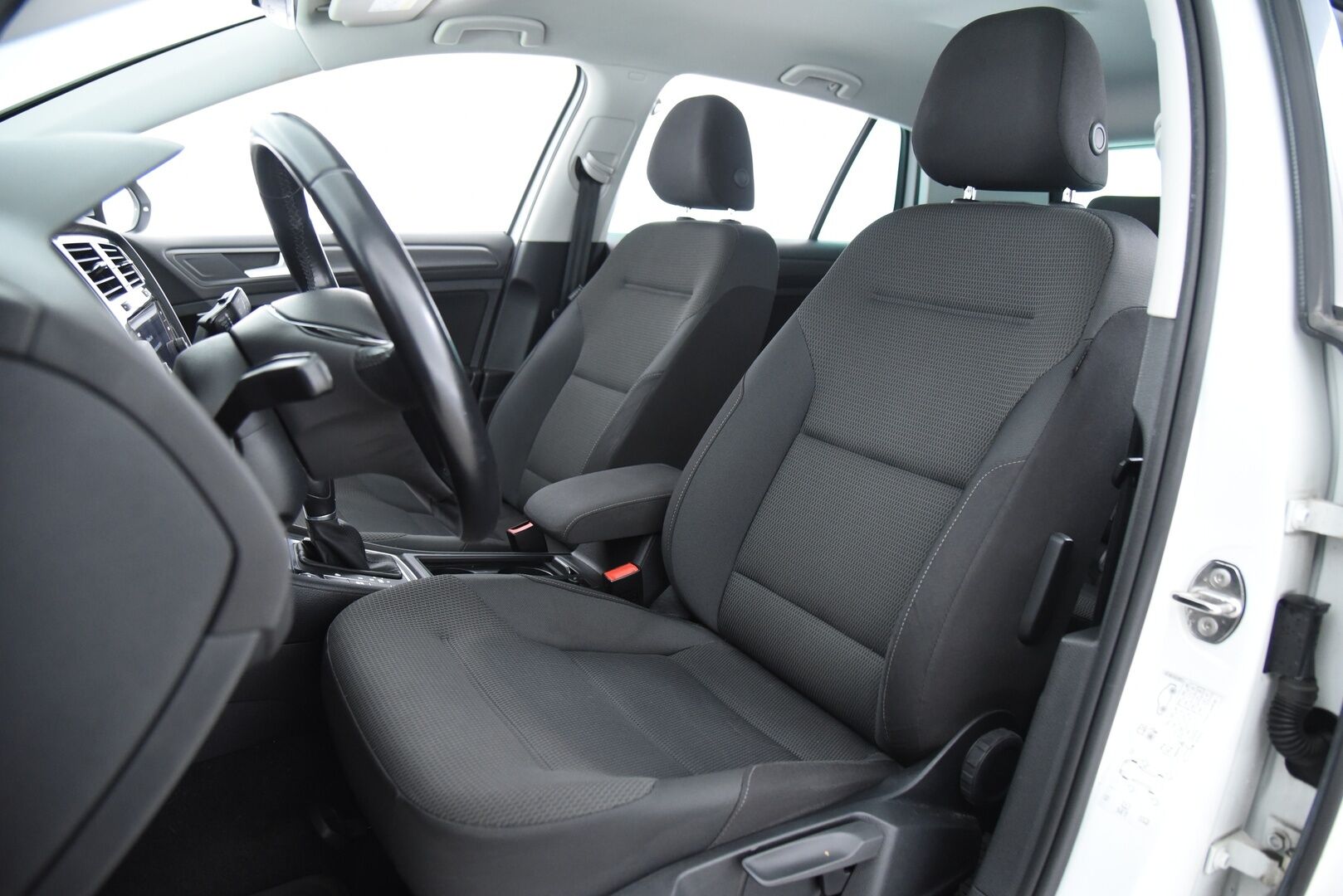 Volkswagen Golf 2019 Comfortline 1,0 TSI 85 kW (115 hv) DSG-automaatti / Webasto / Adapt.vakkari / P.kamera / LED / Apple&Android - Suomi-auto / Hihna vaihdettu / 2x alumiinivanteet hyvillä renkailla!