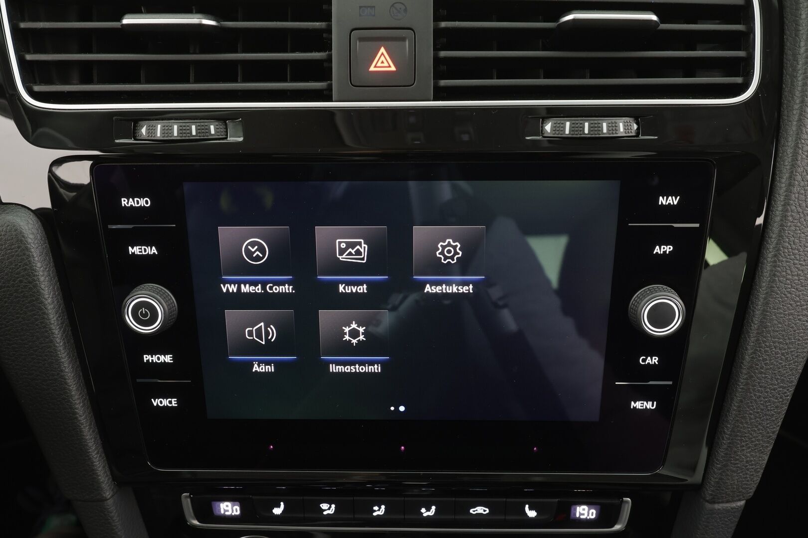 Volkswagen Golf 2019 Highline 1,5 TSI EVO 96 kW (130 hv) BLUEMOTION DSG * ACC / Webasto / LED / P.Kamera / Keyless / Apple&Android * - Suomi-auto / Kahdet Renkaat - HULLUT AVAJAISHULINAT KORKOTARJOUS 3,29 %