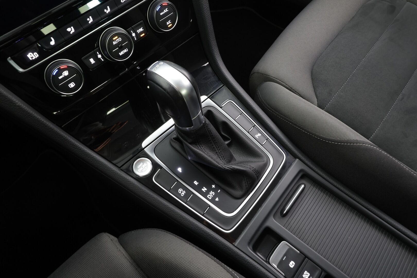 Volkswagen Golf 2019 Highline 1,5 TSI EVO 96 kW (130 hv) BLUEMOTION DSG * ACC / Webasto / LED / P.Kamera / Keyless / Apple&Android * - Suomi-auto / Kahdet Renkaat - HULLUT AVAJAISHULINAT KORKOTARJOUS 3,29 %