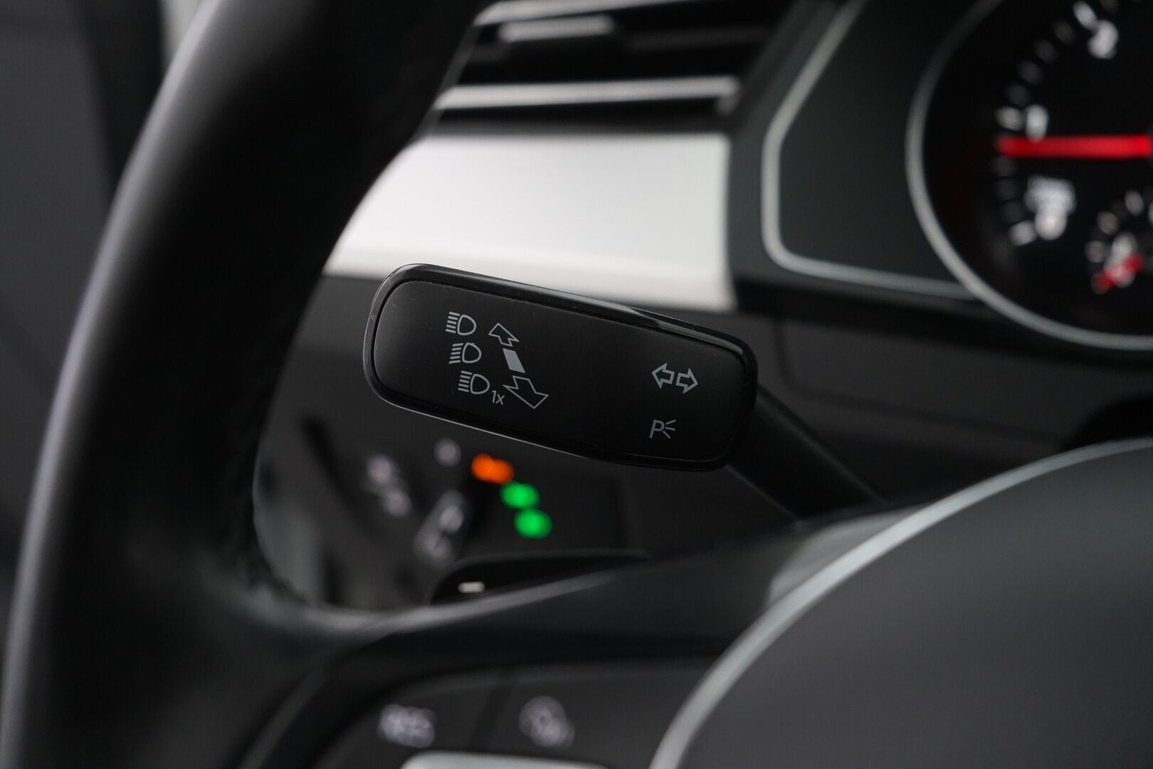 Volkswagen Passat 2019 2,0 TDI SCR Variant Comfortline 110 kW (150 hv) DSG- automaatti. * Webasto / ACC / Koukku / Navi * - KATSO TÄYSIN POIKKEUKSELLINEN HINTA! / Suomi- auto / Kahdet renkaat alumiinivantein / Jakohihna vaihdettu