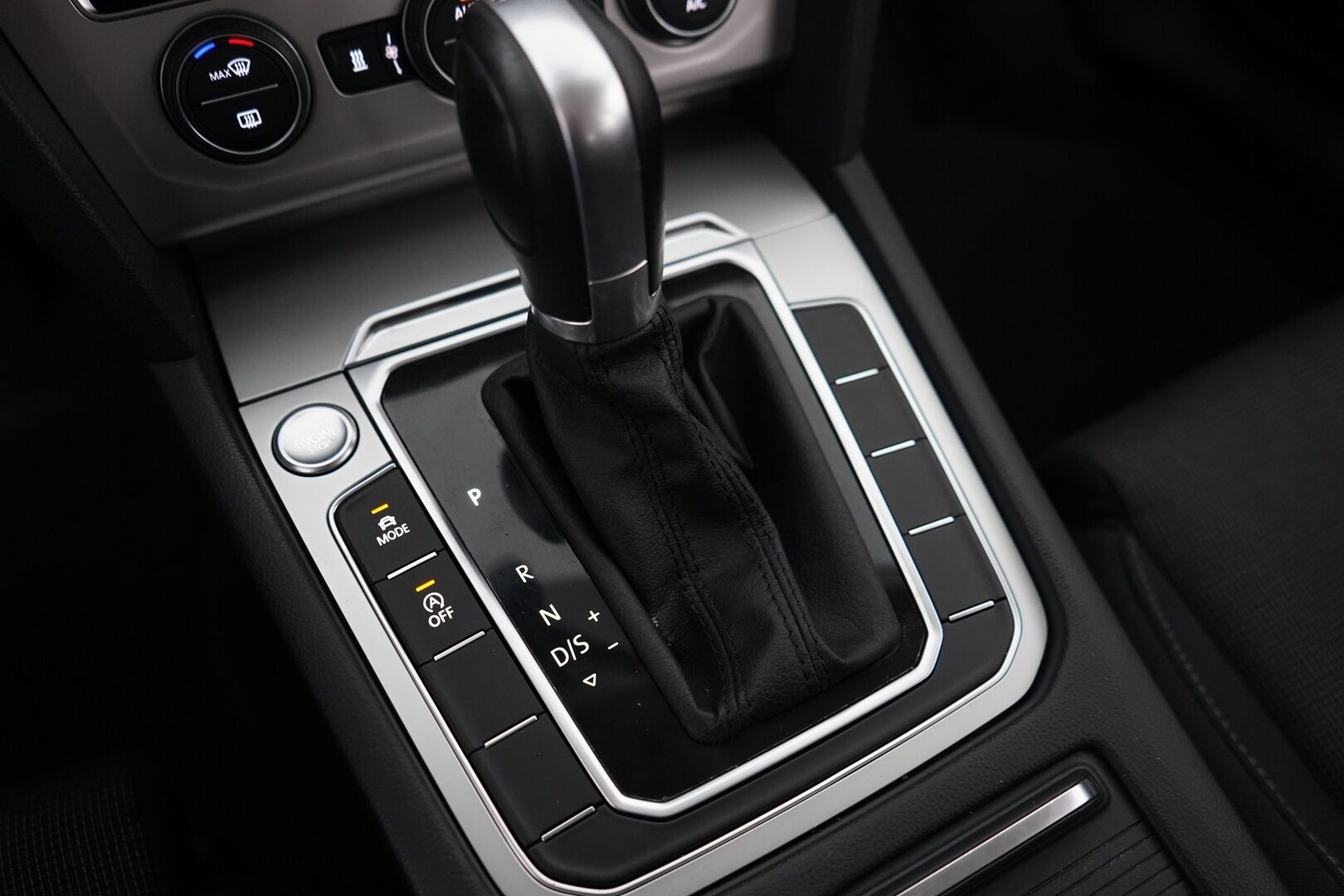 Volkswagen Passat 2019 2,0 TDI SCR Variant Comfortline 110 kW (150 hv) DSG- automaatti. * Webasto / ACC / Koukku / Navi * - KATSO TÄYSIN POIKKEUKSELLINEN HINTA! / Suomi- auto / Kahdet renkaat alumiinivantein / Jakohihna vaihdettu