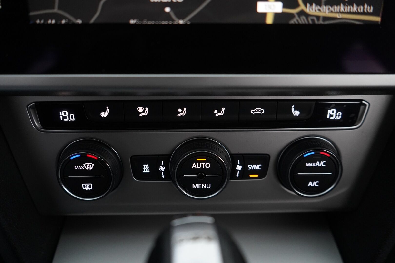 Volkswagen Passat 2019 2,0 TDI SCR Variant Comfortline 110 kW (150 hv) DSG- automaatti. * Webasto / ACC / Koukku / Navi * - Suomi- auto / Kahdet renkaat alumiinivantein / Jakohihna vaihdettu