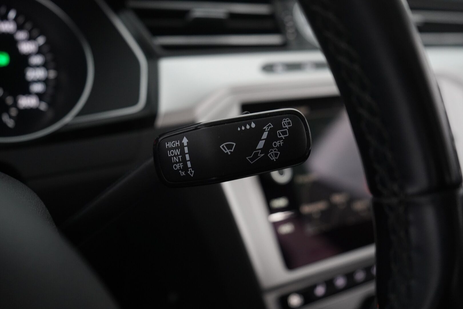 Volkswagen Passat 2019 2,0 TDI SCR Variant Comfortline 110 kW (150 hv) DSG- automaatti. * Webasto / ACC / Koukku / Navi * - Suomi- auto / Kahdet renkaat alumiinivantein / Jakohihna vaihdettu