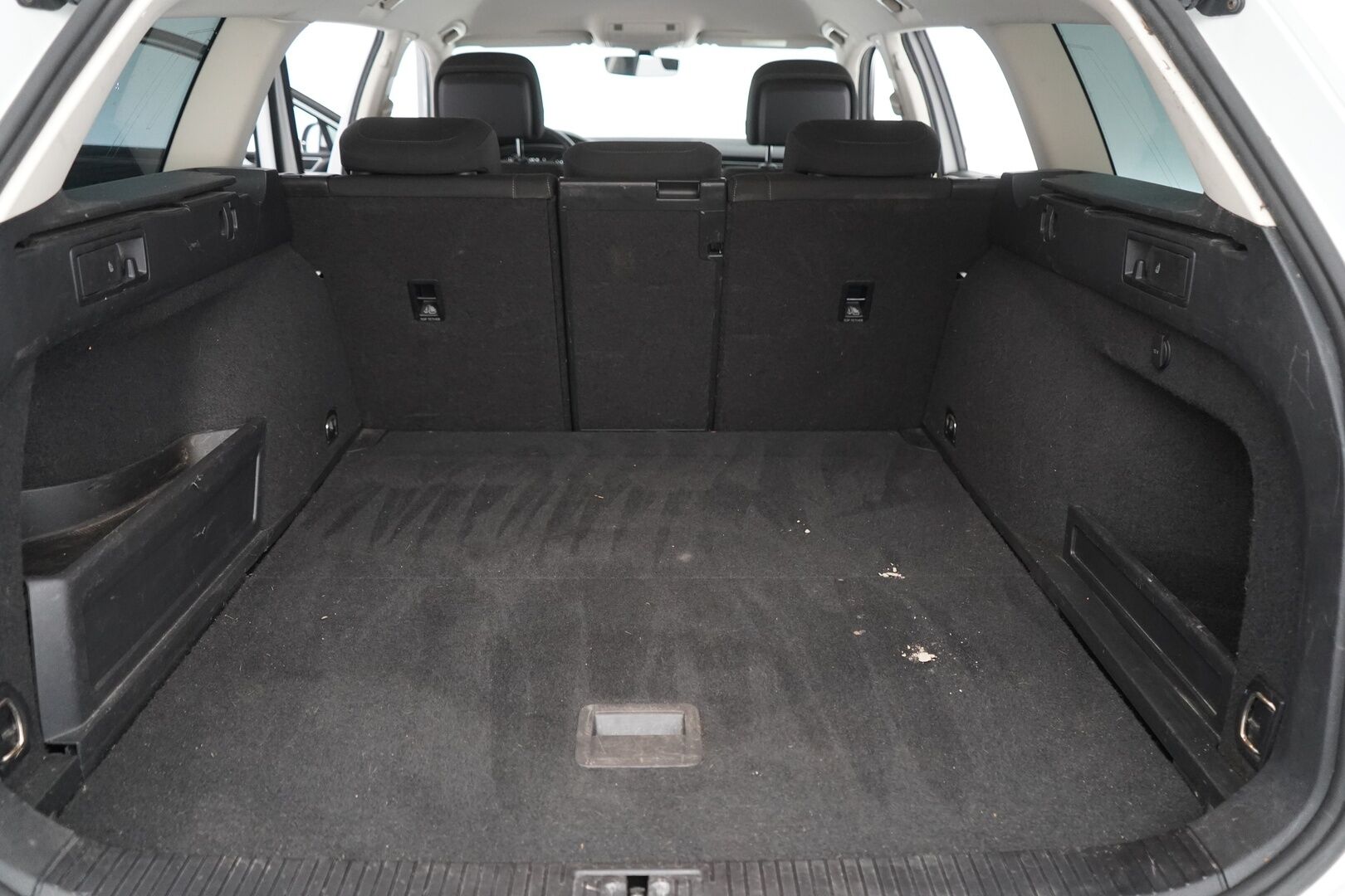 Volkswagen Passat 2019 2,0 TDI SCR Variant Comfortline 110 kW (150 hv) DSG- automaatti. * Webasto / ACC / Koukku / Navi * - KATSO TÄYSIN POIKKEUKSELLINEN HINTA! / Suomi- auto / Kahdet renkaat alumiinivantein / Jakohihna vaihdettu