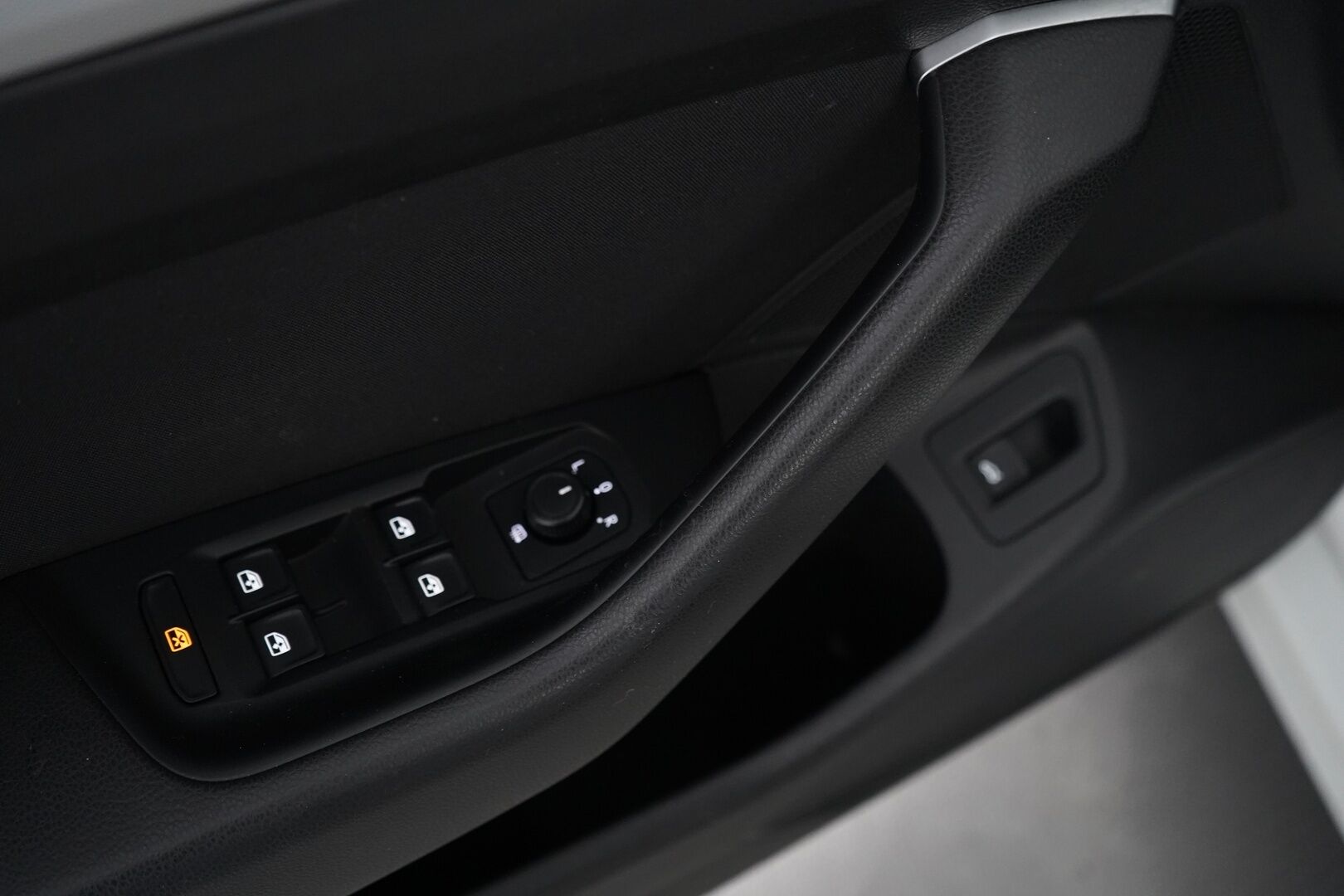 Volkswagen Passat 2019 2,0 TDI SCR Variant Comfortline 110 kW (150 hv) DSG- automaatti. * Webasto / ACC / Koukku / Navi * - KATSO TÄYSIN POIKKEUKSELLINEN HINTA! / Suomi- auto / Kahdet renkaat alumiinivantein / Jakohihna vaihdettu