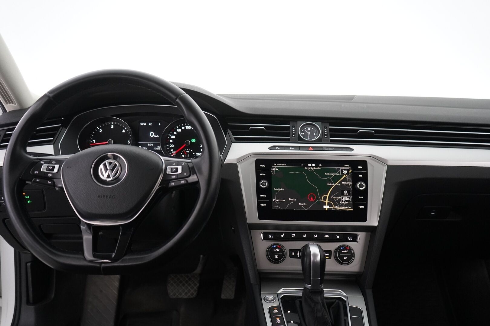 Volkswagen Passat 2019 2,0 TDI SCR Variant Comfortline 110 kW (150 hv) DSG- automaatti. * Webasto / ACC / Koukku / Navi * - Suomi- auto / Kahdet renkaat alumiinivantein / Jakohihna vaihdettu