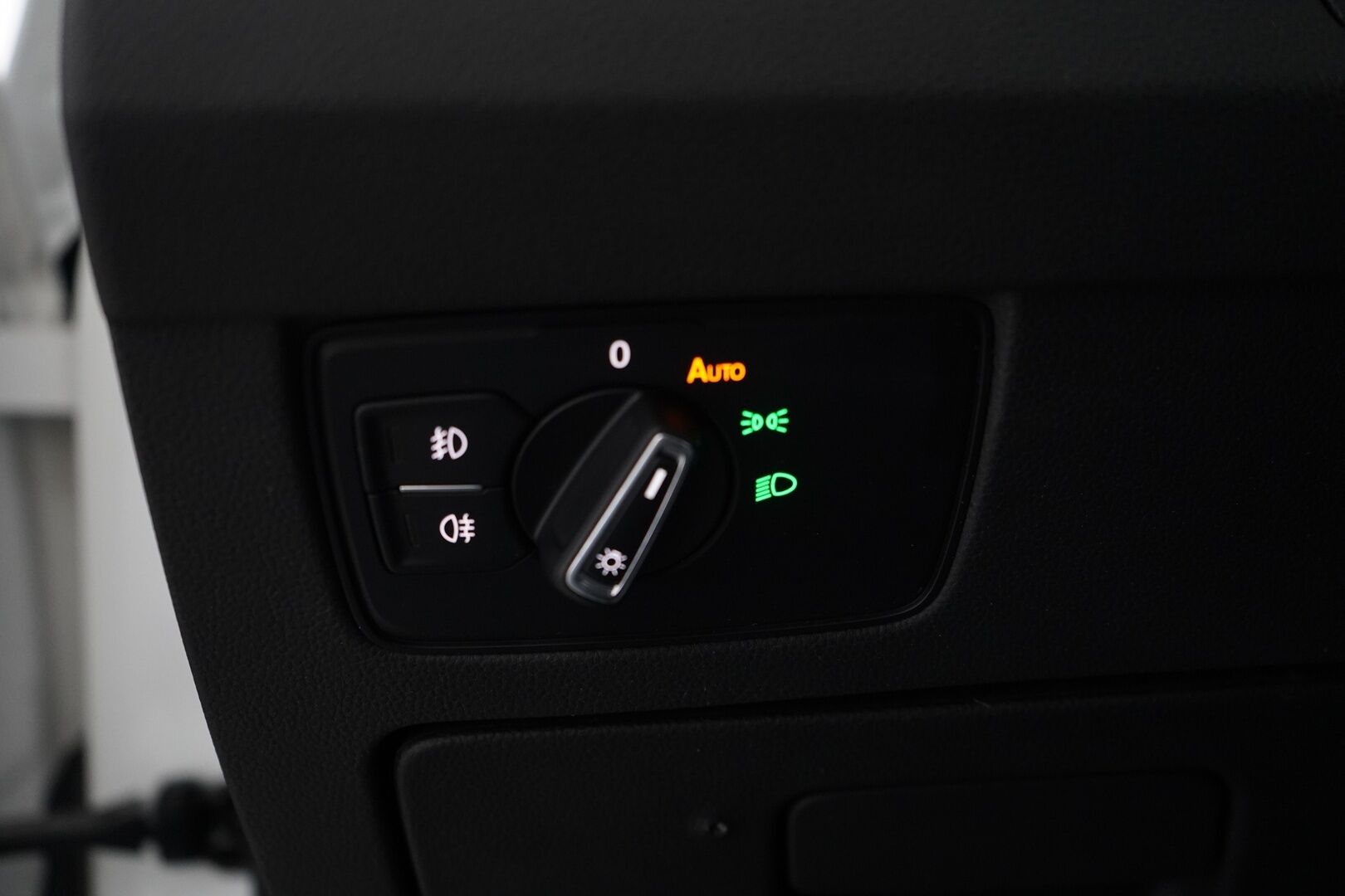 Volkswagen Passat 2019 2,0 TDI SCR Variant Comfortline 110 kW (150 hv) DSG- automaatti. * Webasto / ACC / Koukku / Navi * - Suomi- auto / Kahdet renkaat alumiinivantein / Jakohihna vaihdettu