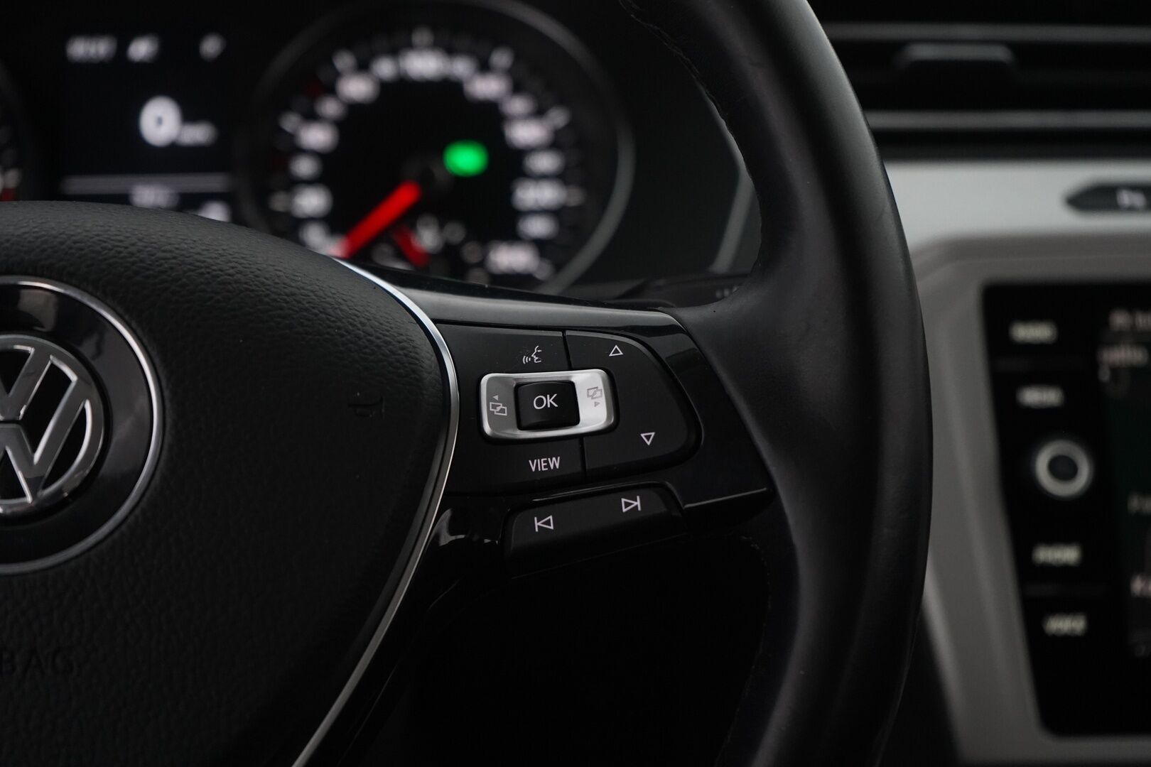 Volkswagen Passat 2019 2,0 TDI SCR Variant Comfortline 110 kW (150 hv) DSG- automaatti. * Webasto / ACC / Koukku / Navi * - Suomi- auto / Kahdet renkaat alumiinivantein / Jakohihna vaihdettu