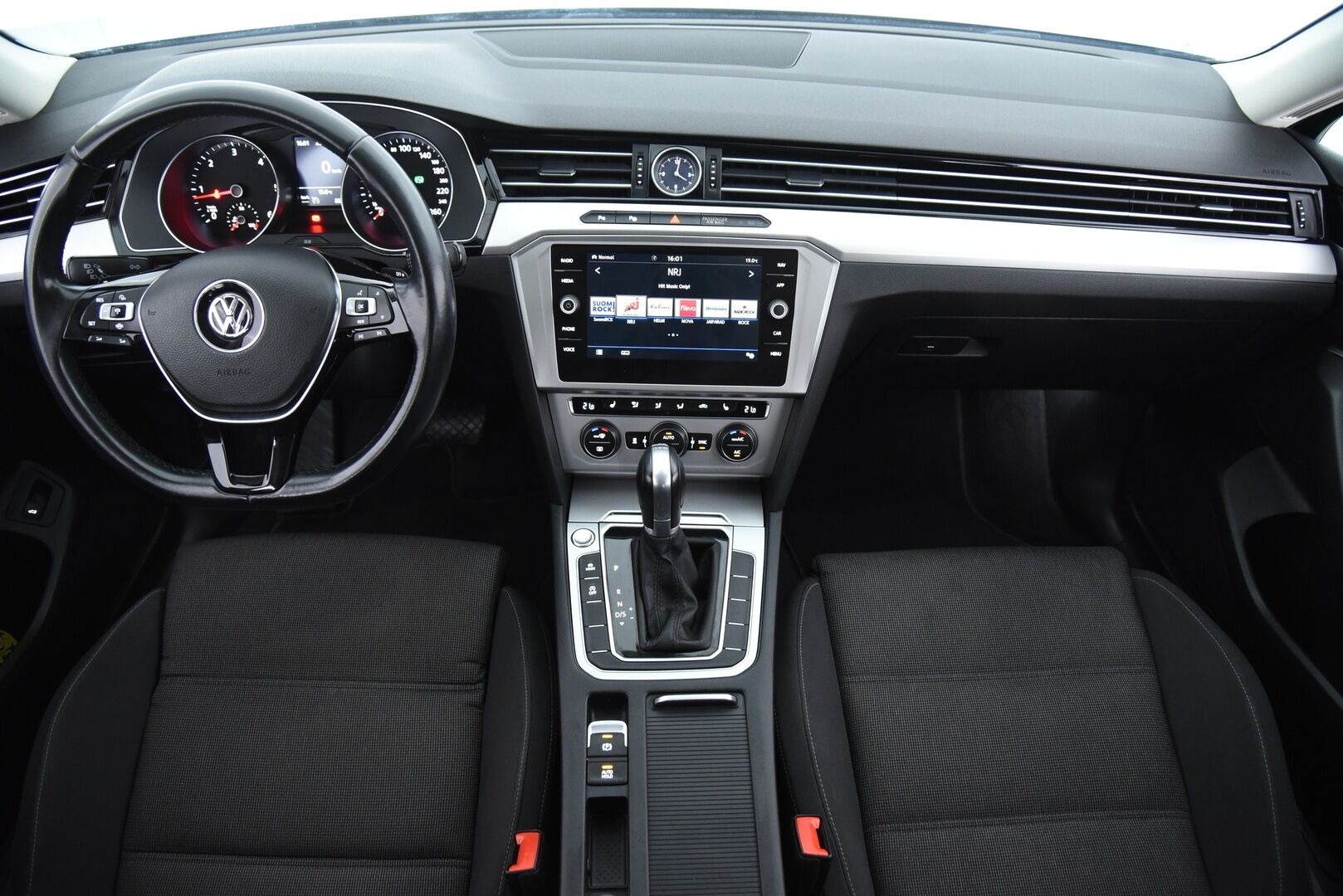 Volkswagen Passat 2019 Sedan Comfortline 2,0 TDI SCR 110 kW (150 hv) DSG-aut. / Suomi-auto / Adapt. Vak. / ergoComf. / Webasto / Koukku / - / Upea väri! / Jakopää tehty / Todella siisti / 2-omisteinen