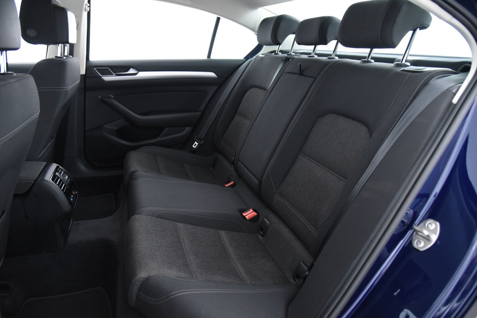 Volkswagen Passat 2019 Sedan Comfortline 2,0 TDI SCR 110 kW (150 hv) DSG-aut. / Suomi-auto / Adapt. Vak. / ergoComf. / Webasto / Koukku / - / Upea väri! / Jakopää tehty / Todella siisti / 2-omisteinen