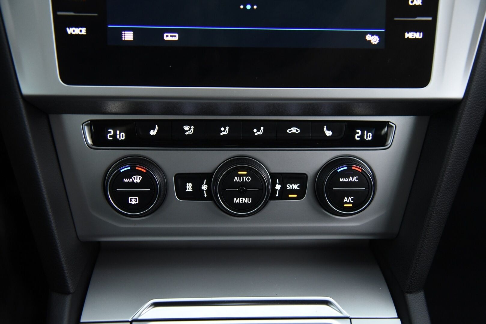 Volkswagen Passat 2019 Sedan Comfortline 2,0 TDI SCR 110 kW (150 hv) DSG-aut. / Suomi-auto / Adapt. Vak. / ergoComf. / Webasto / Koukku / - / Upea väri! / Jakopää tehty / Todella siisti / 2-omisteinen