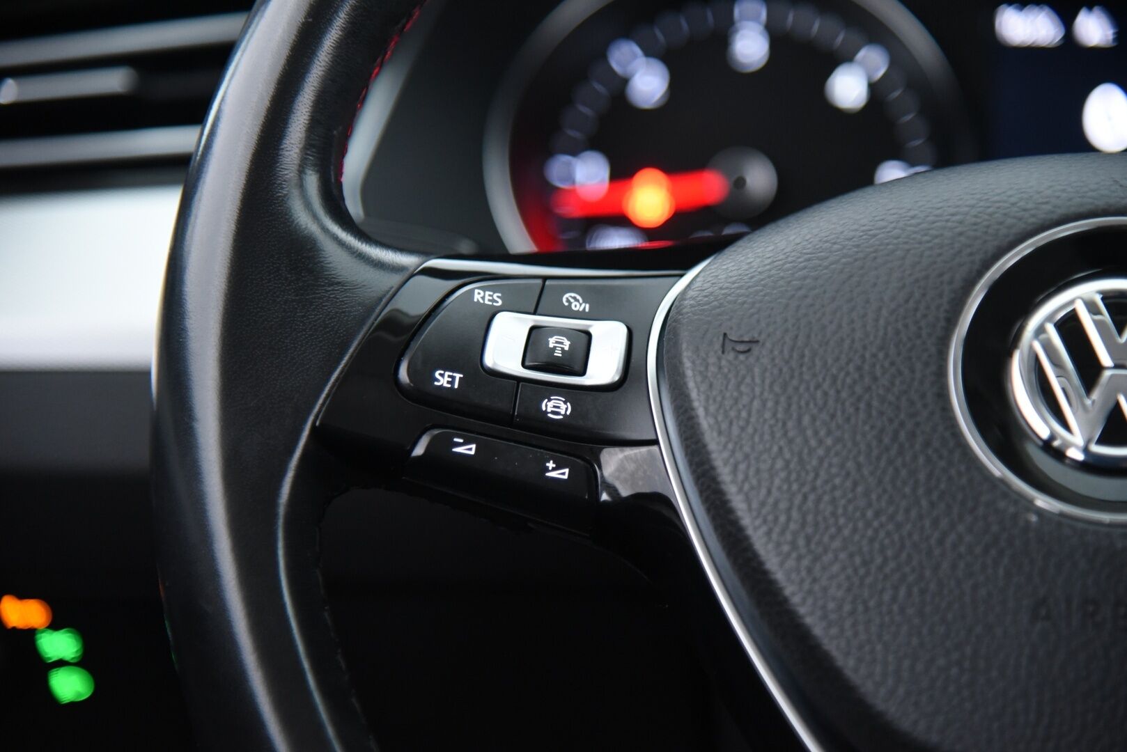 Volkswagen Passat 2019 Sedan Comfortline 2,0 TDI SCR 110 kW (150 hv) DSG-aut. / Suomi-auto / Adapt. Vak. / ergoComf. / Webasto / Koukku / - / Upea väri! / Jakopää tehty / Todella siisti / 2-omisteinen