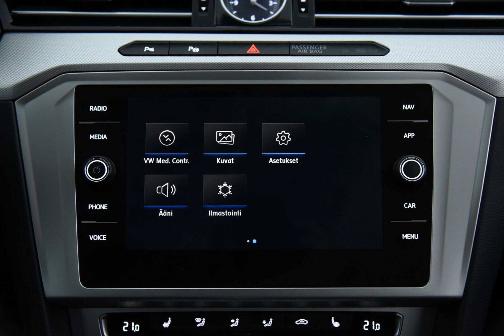 Volkswagen Passat 2019 Sedan Comfortline 2,0 TDI SCR 110 kW (150 hv) DSG-aut. / Suomi-auto / Adapt. Vak. / ergoComf. / Webasto / Koukku / - / Upea väri! / Jakopää tehty / Todella siisti / 2-omisteinen