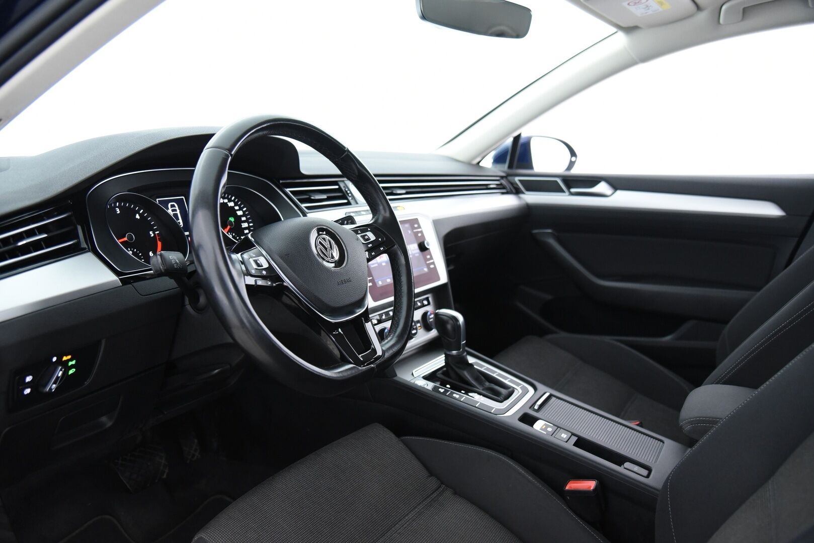 Volkswagen Passat 2019 Sedan Comfortline 2,0 TDI SCR 110 kW (150 hv) DSG-aut. / Suomi-auto / Adapt. Vak. / ergoComf. / Webasto / Koukku / - / Upea väri! / Jakopää tehty / Todella siisti / 2-omisteinen