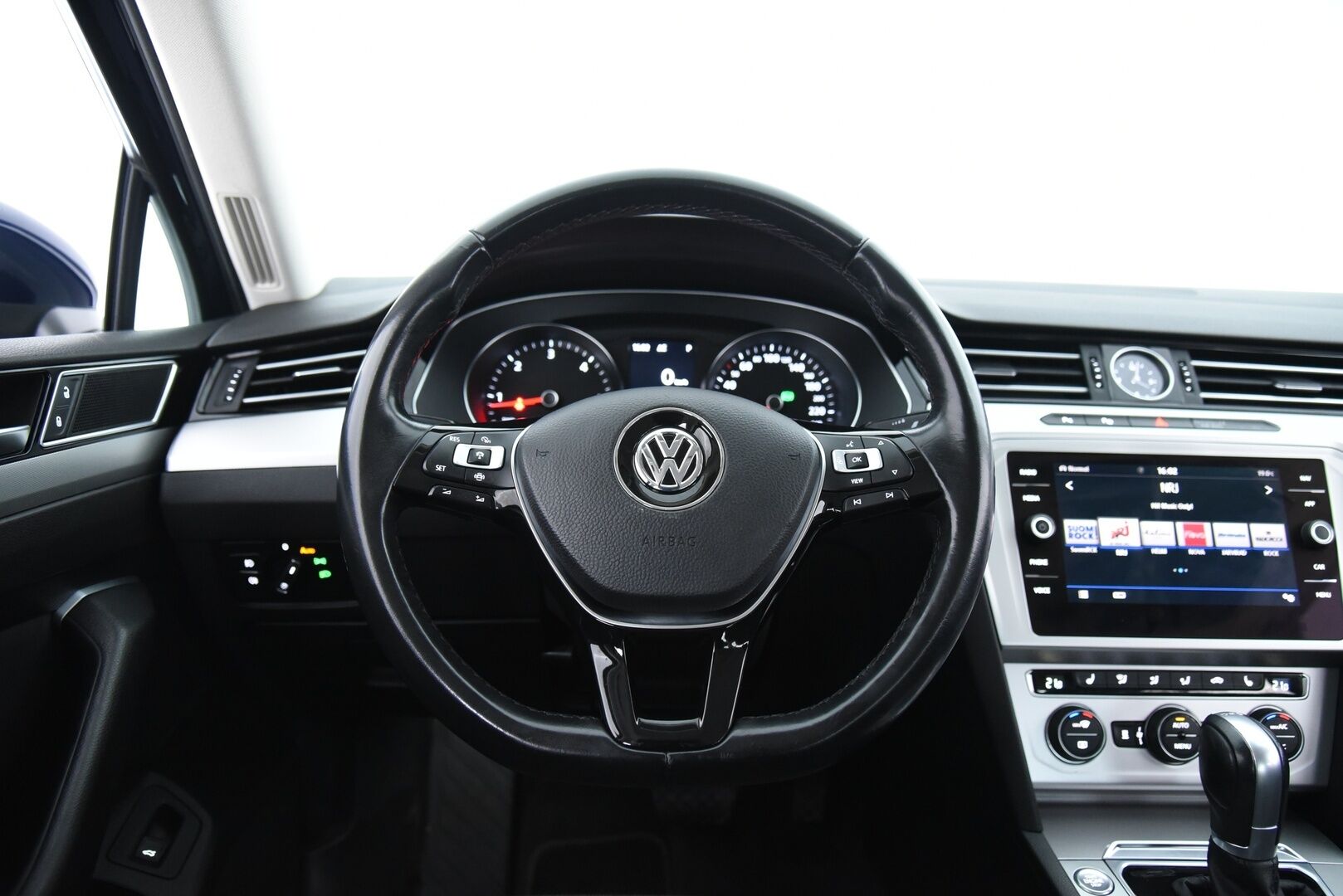 Volkswagen Passat 2019 Sedan Comfortline 2,0 TDI SCR 110 kW (150 hv) DSG-aut. / Suomi-auto / Adapt. Vak. / ergoComf. / Webasto / Koukku / - / Upea väri! / Jakopää tehty / Todella siisti / 2-omisteinen