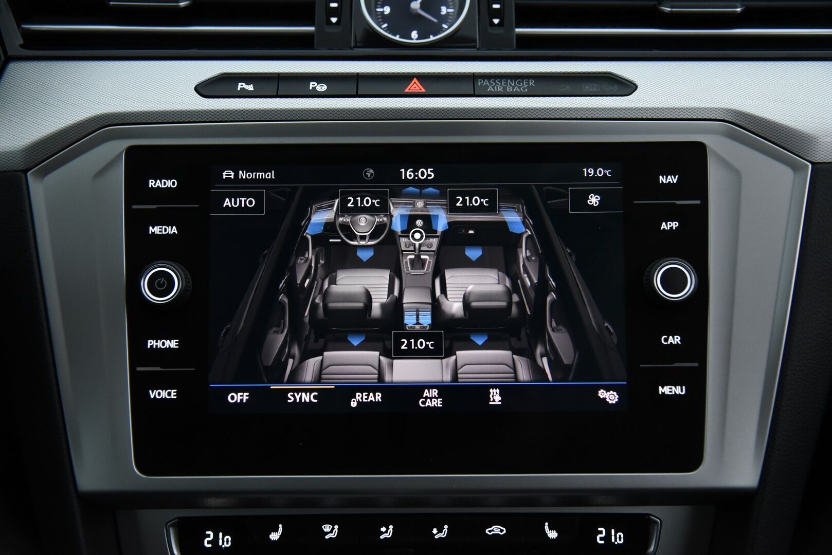 Volkswagen Passat 2019 Sedan Comfortline 2,0 TDI SCR 110 kW (150 hv) DSG-aut. / Suomi-auto / Adapt. Vak. / ergoComf. / Webasto / Koukku / - / Upea väri! / Jakopää tehty / Todella siisti / 2-omisteinen