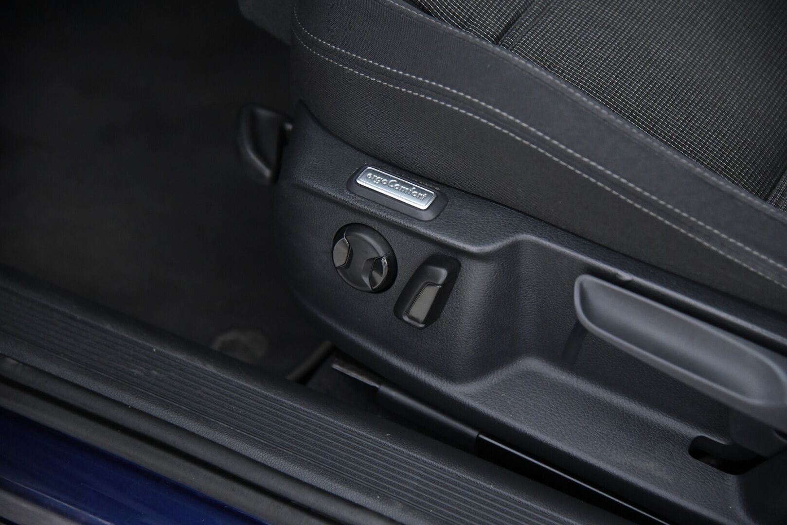 Volkswagen Passat 2019 Sedan Comfortline 2,0 TDI SCR 110 kW (150 hv) DSG-aut. / Suomi-auto / Adapt. Vak. / ergoComf. / Webasto / Koukku / - / Upea väri! / Jakopää tehty / Todella siisti / 2-omisteinen