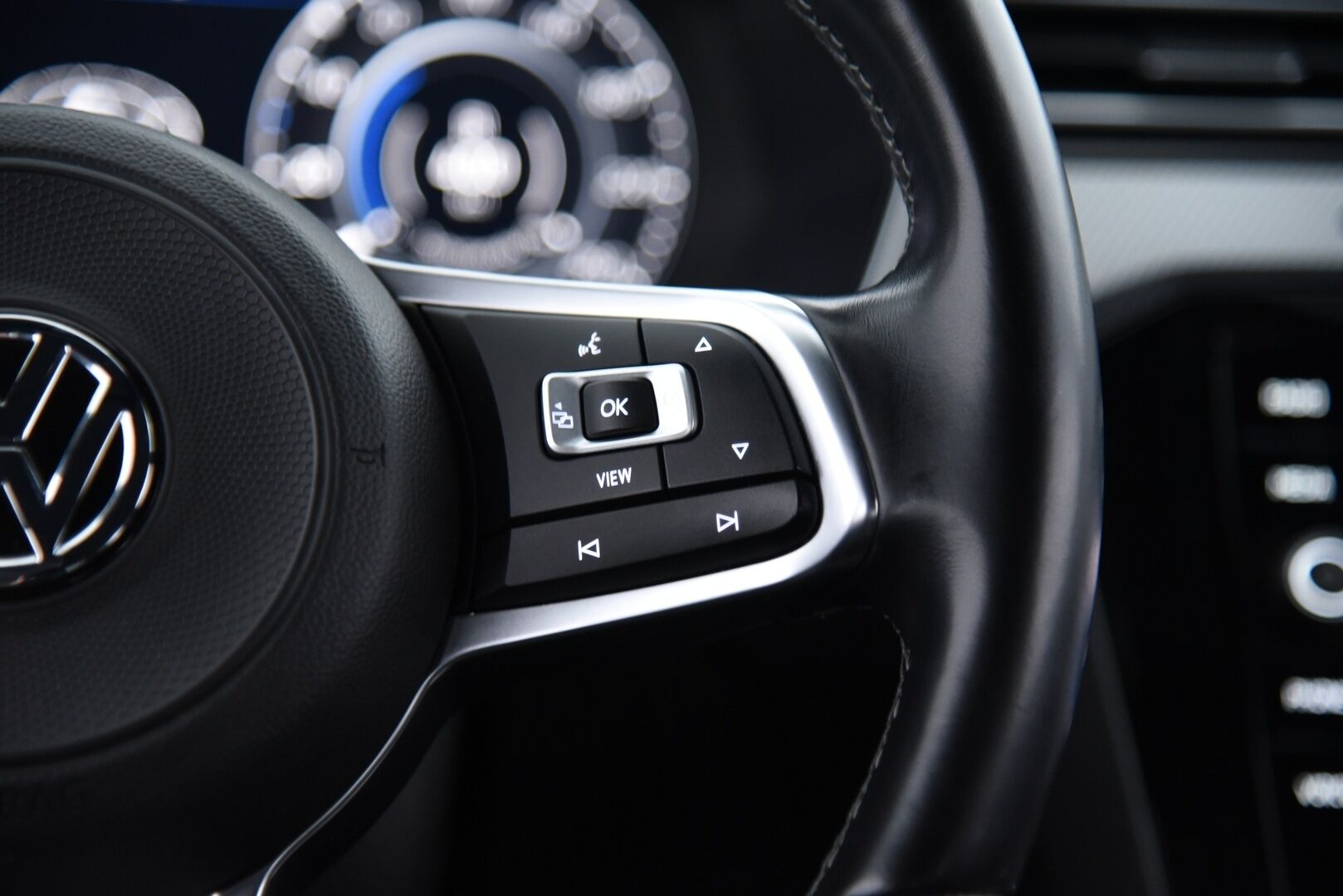 Volkswagen Arteon 2019 R-Line Limited Edition 2,0 TDI SCR 140 kW 4MOTION DSG-aut. / Suomi-auto / Adapt. Vak. / Digimittaristo / Webasto / Navi / - Hyvin varusteltu / Jakohihna vaihdettu 06.2025! / BLIS / Matrix-led
