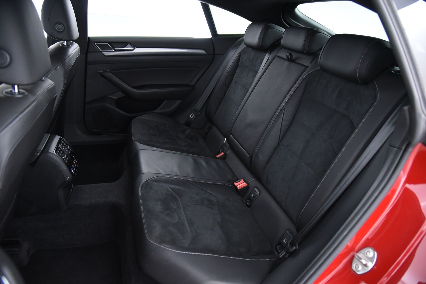 Volkswagen Arteon 2019 R-Line Limited Edition 2,0 TDI SCR 140 kW 4MOTION DSG-aut. / Suomi-auto / Adapt. Vak. / Digimittaristo / Webasto / Navi / - Hyvin varusteltu / Jakohihna vaihdettu 06.2025! / BLIS / Matrix-led