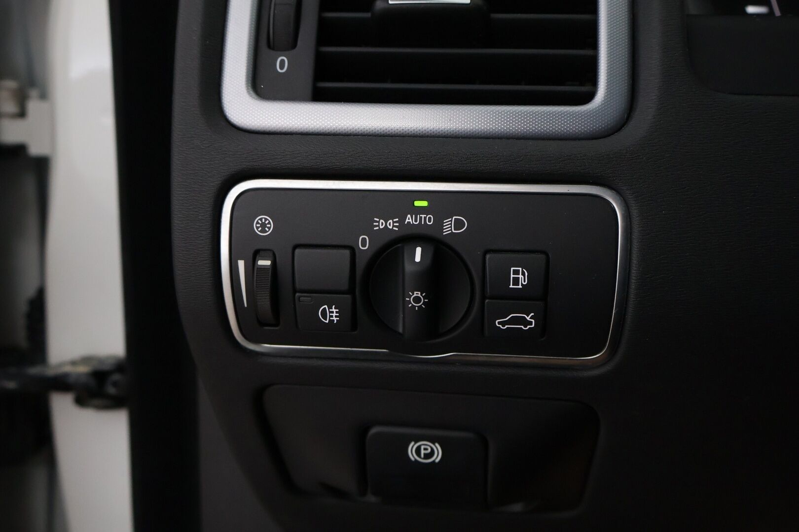 Volvo V70 2016 T4 Classic Dynamic Edition aut * Webasto / Adapt.Vakkari / Koukku / High Perf Audio / Digimittari / Nahkasisusta - VOC / Jakopää juuri tehty / Muistipenkki / Harvoin tarjolla! - Osta nyt, maksa vasta ensi vuonna