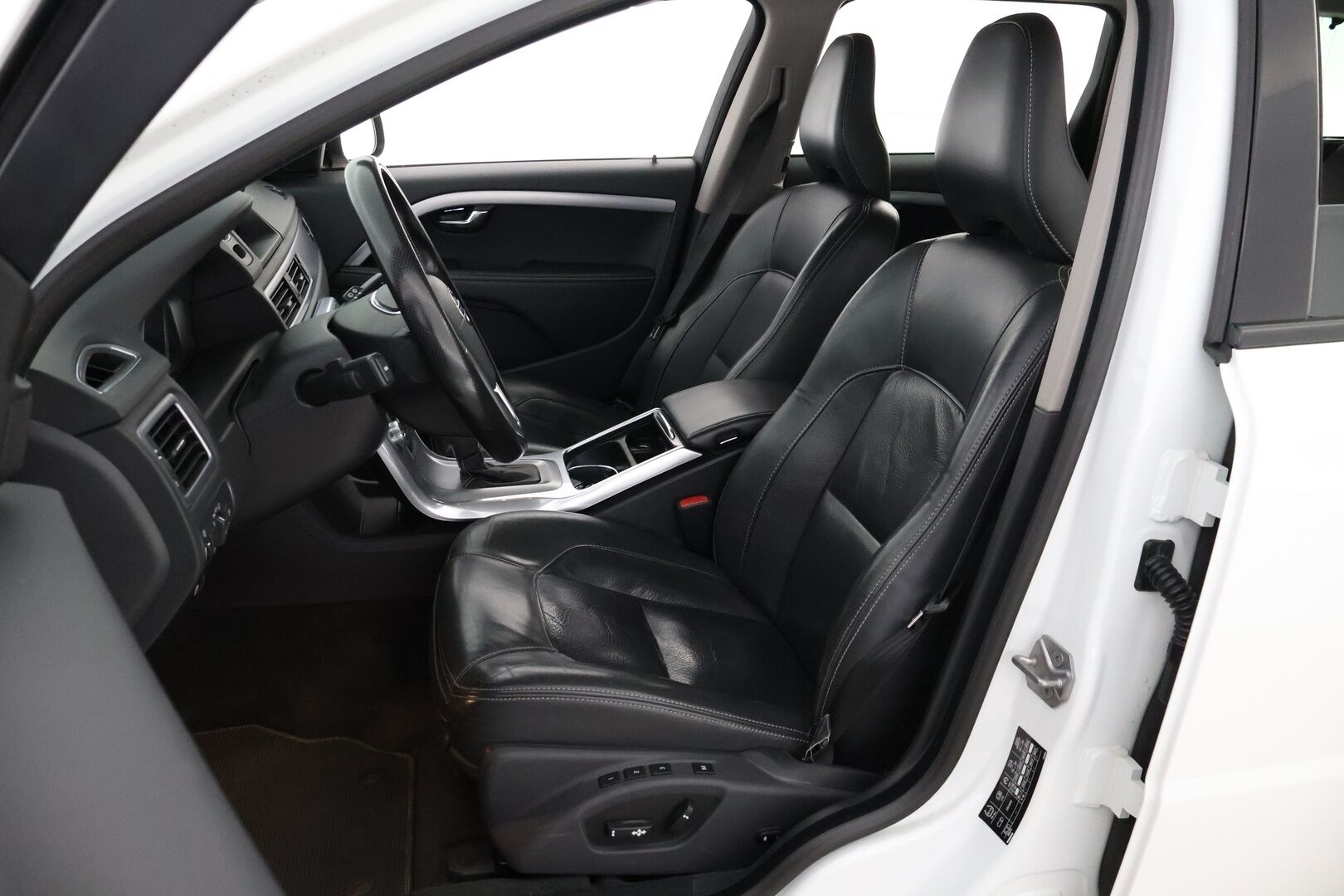 Volvo V70 2016 T4 Classic Dynamic Edition aut * Webasto / Adapt.Vakkari / Koukku / High Perf Audio / Digimittari / Nahkasisusta - VOC / Jakopää juuri tehty / Muistipenkki / Harvoin tarjolla! - Osta nyt, maksa vasta ensi vuonna