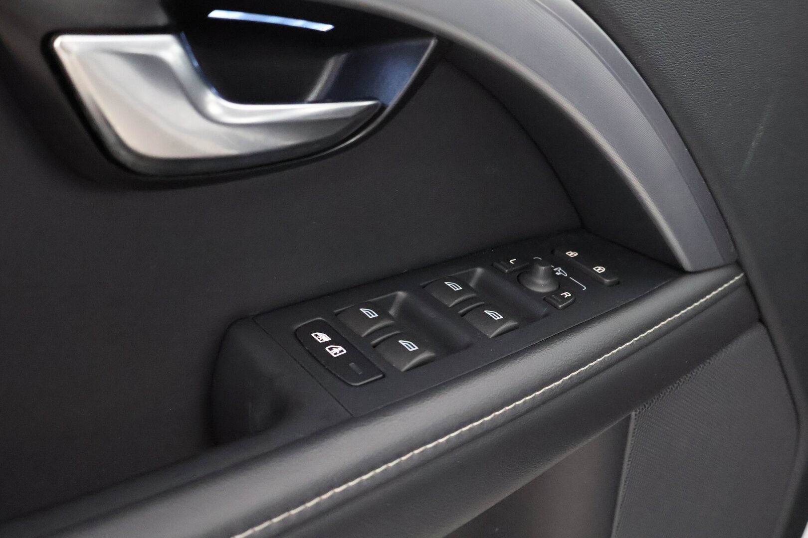 Volvo V70 2016 T4 Classic Dynamic Edition aut * Webasto / Adapt.Vakkari / Koukku / High Perf Audio / Digimittari / Nahkasisusta - VOC / Jakopää juuri tehty / Muistipenkki / Harvoin tarjolla! - Osta nyt, maksa vasta ensi vuonna