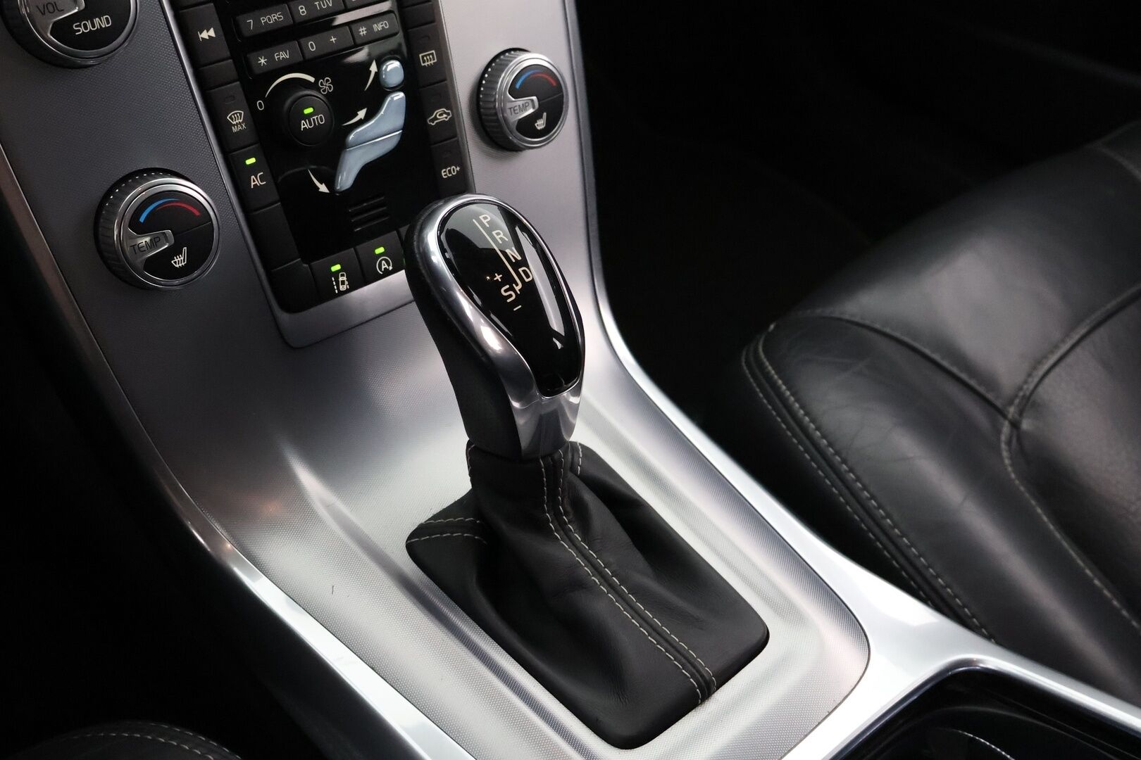 Volvo V70 2016 T4 Classic Dynamic Edition aut * Webasto / Adapt.Vakkari / Koukku / High Perf Audio / Digimittari / Nahkasisusta - VOC / Jakopää juuri tehty / Muistipenkki / Harvoin tarjolla! - Osta nyt, maksa vasta ensi vuonna