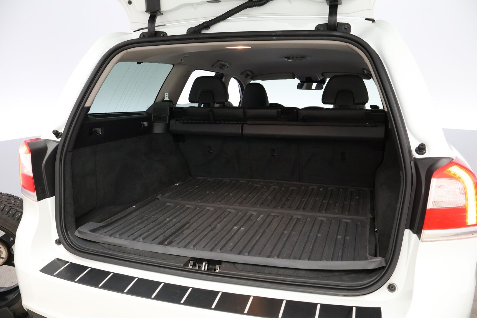 Volvo V70 2016 T4 Classic Dynamic Edition aut * Webasto / Adapt.Vakkari / Koukku / High Perf Audio / Digimittari / Nahkasisusta - VOC / Jakopää juuri tehty / Muistipenkki / Harvoin tarjolla!