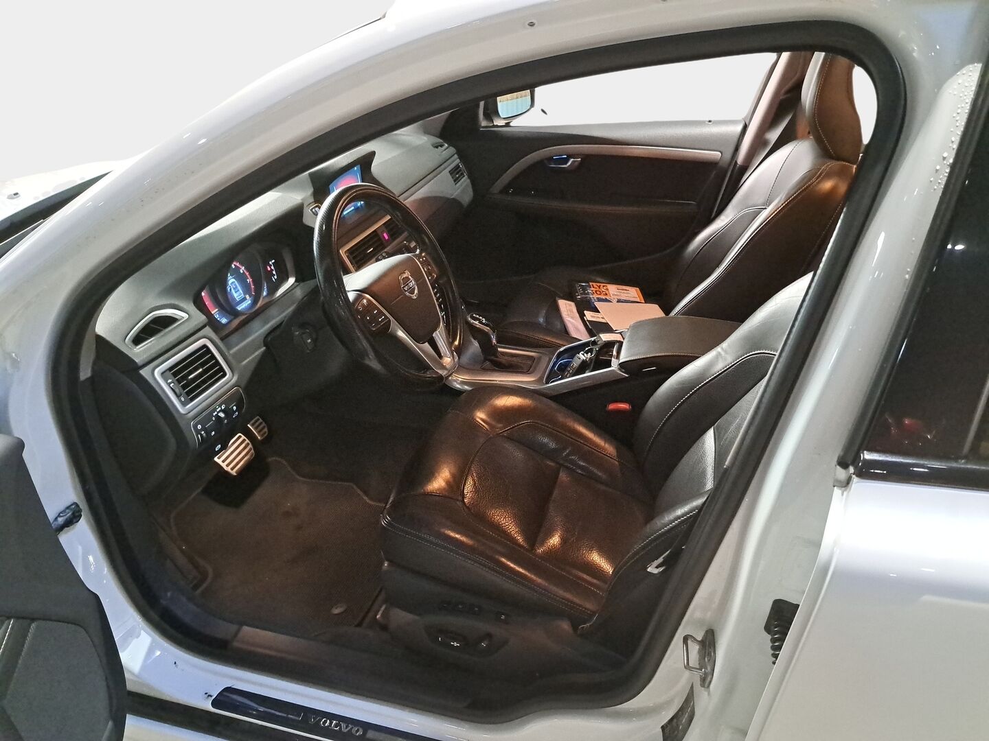 Volvo V70 2015 T4 Classic Dynamic Edition aut * Webasto / Adapt.Vakkari / Koukku / High Perf Audio / Digimittari / Nahkasisusta - VOC / Jakopää juuri tehty / Muistipenkki / Harvoin tarjolla!