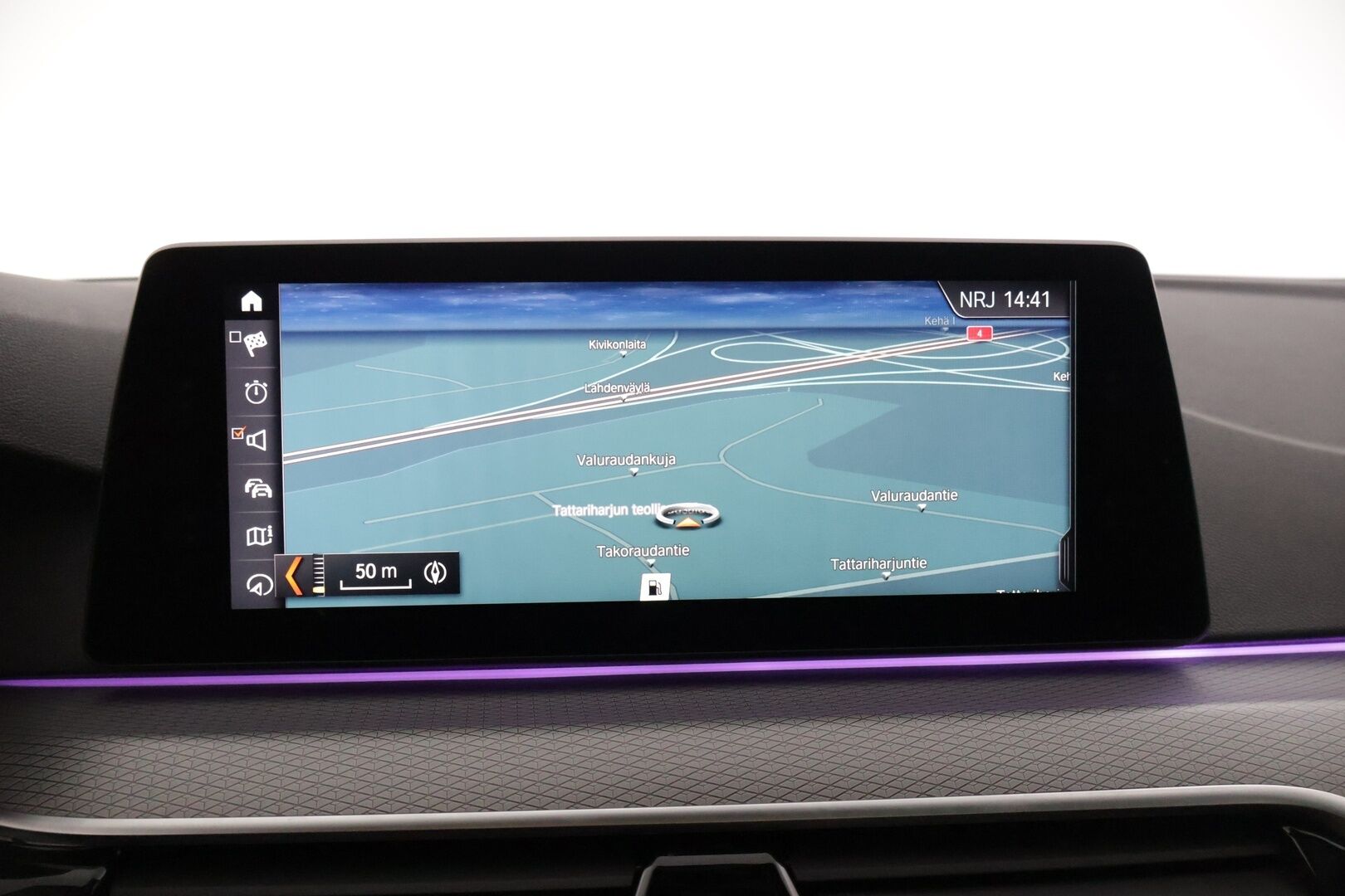 BMW 520 2017 G30 Sedan 520d xDrive Business M Sport * HUD / Muistipenkki / P-Kamera / Kattoluukku / Adapt. LED / Nahkasisusta / Hifit * - * Kahdet renkaat & vanteet / Hyvin huollettu! *